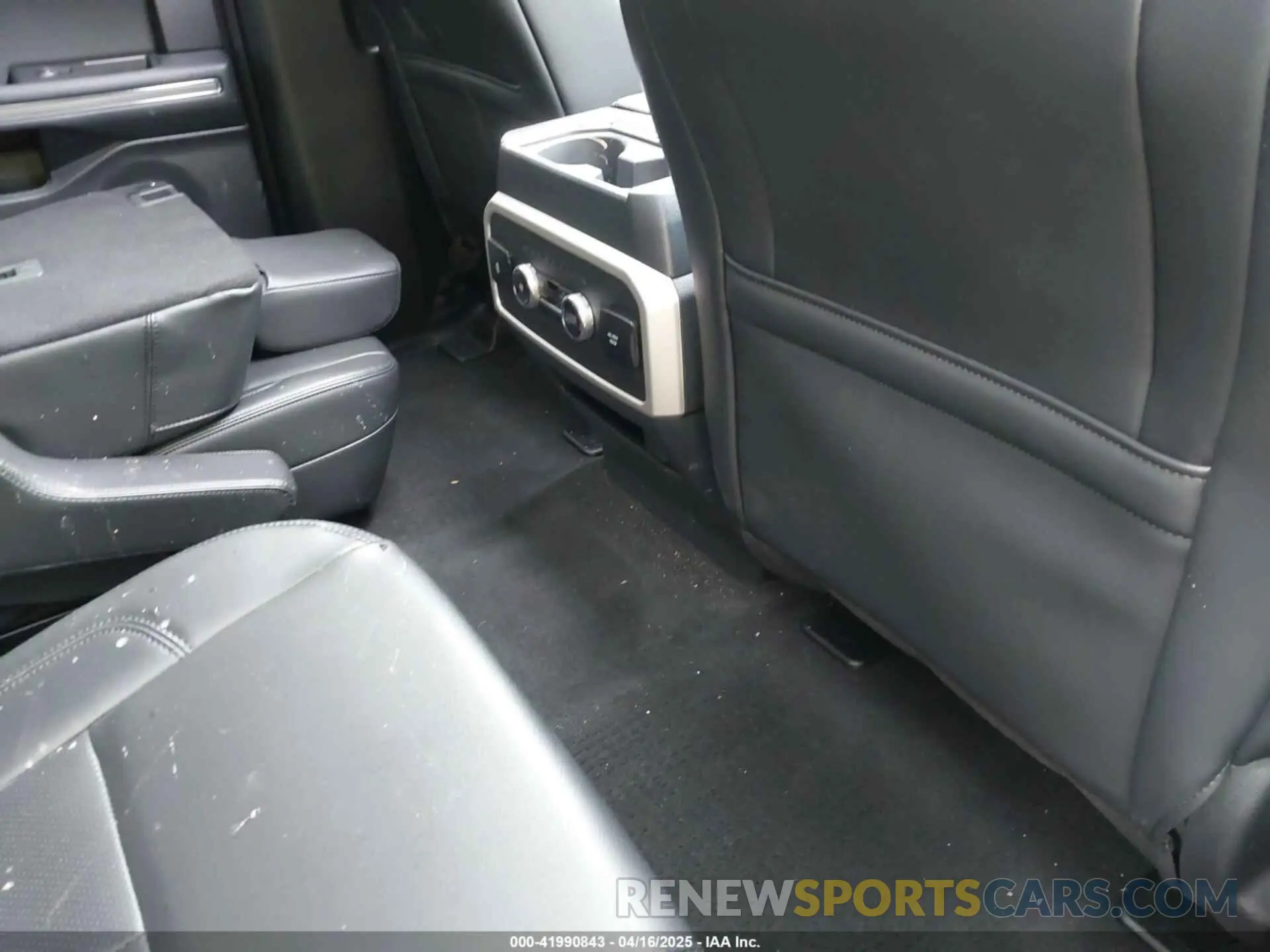 8 Photograph of a damaged car 1FMJK1J80REA81778 FORD EXPEDITION 2024
