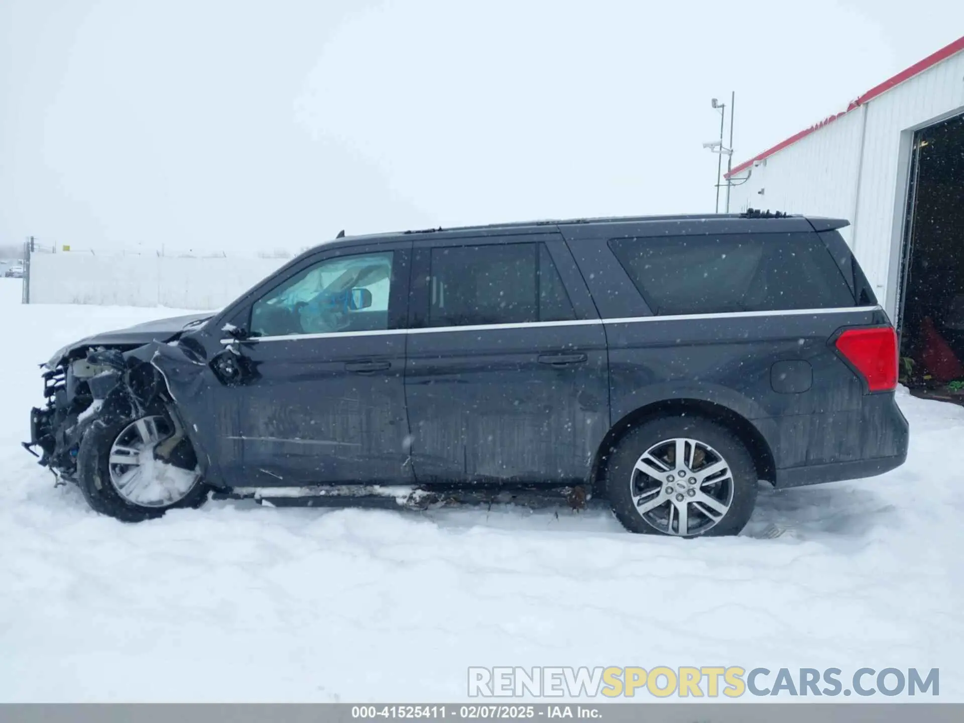13 Photograph of a damaged car 1FMJK1J83REA98073 FORD EXPEDITION 2024