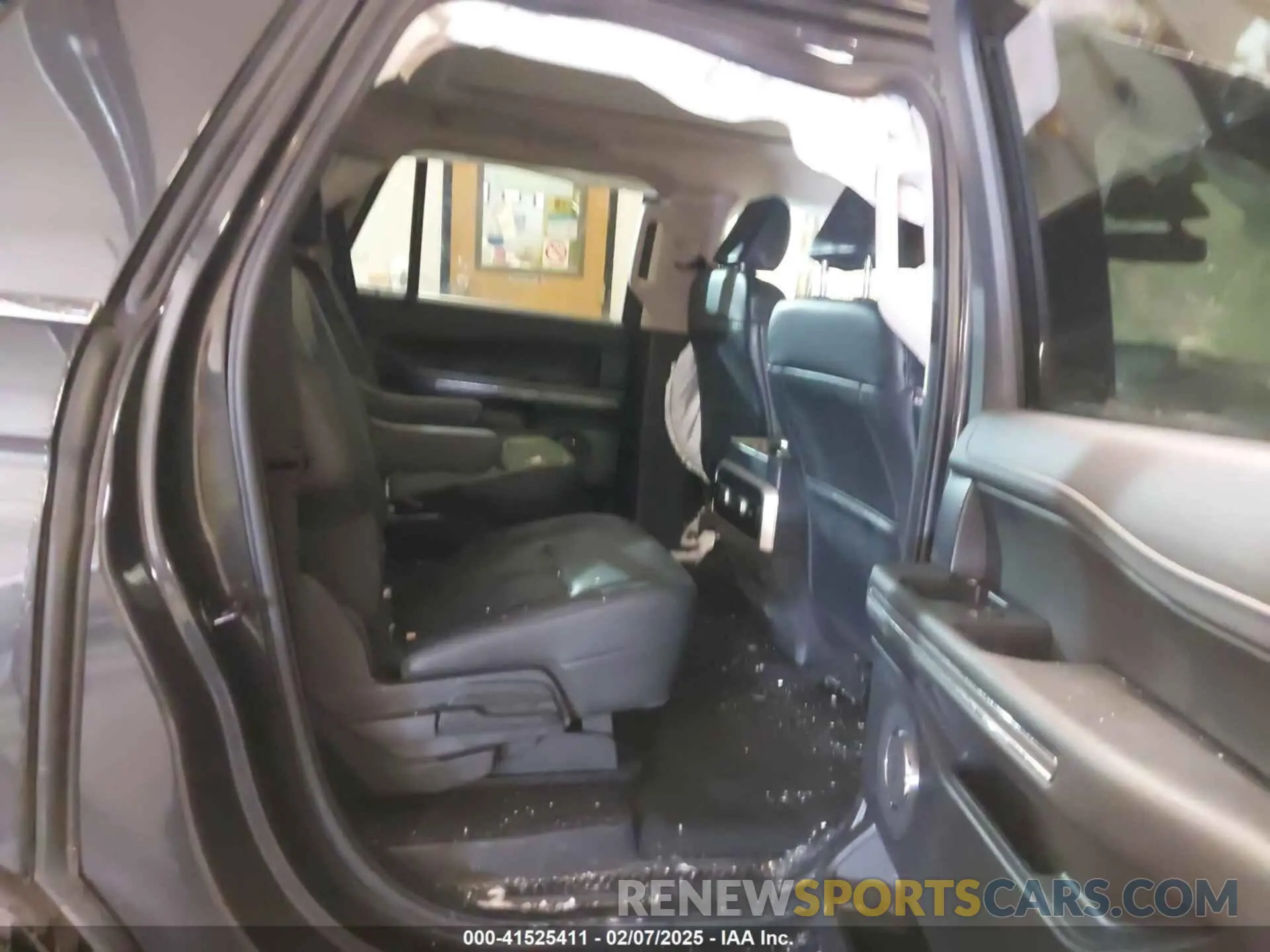 8 Photograph of a damaged car 1FMJK1J83REA98073 FORD EXPEDITION 2024