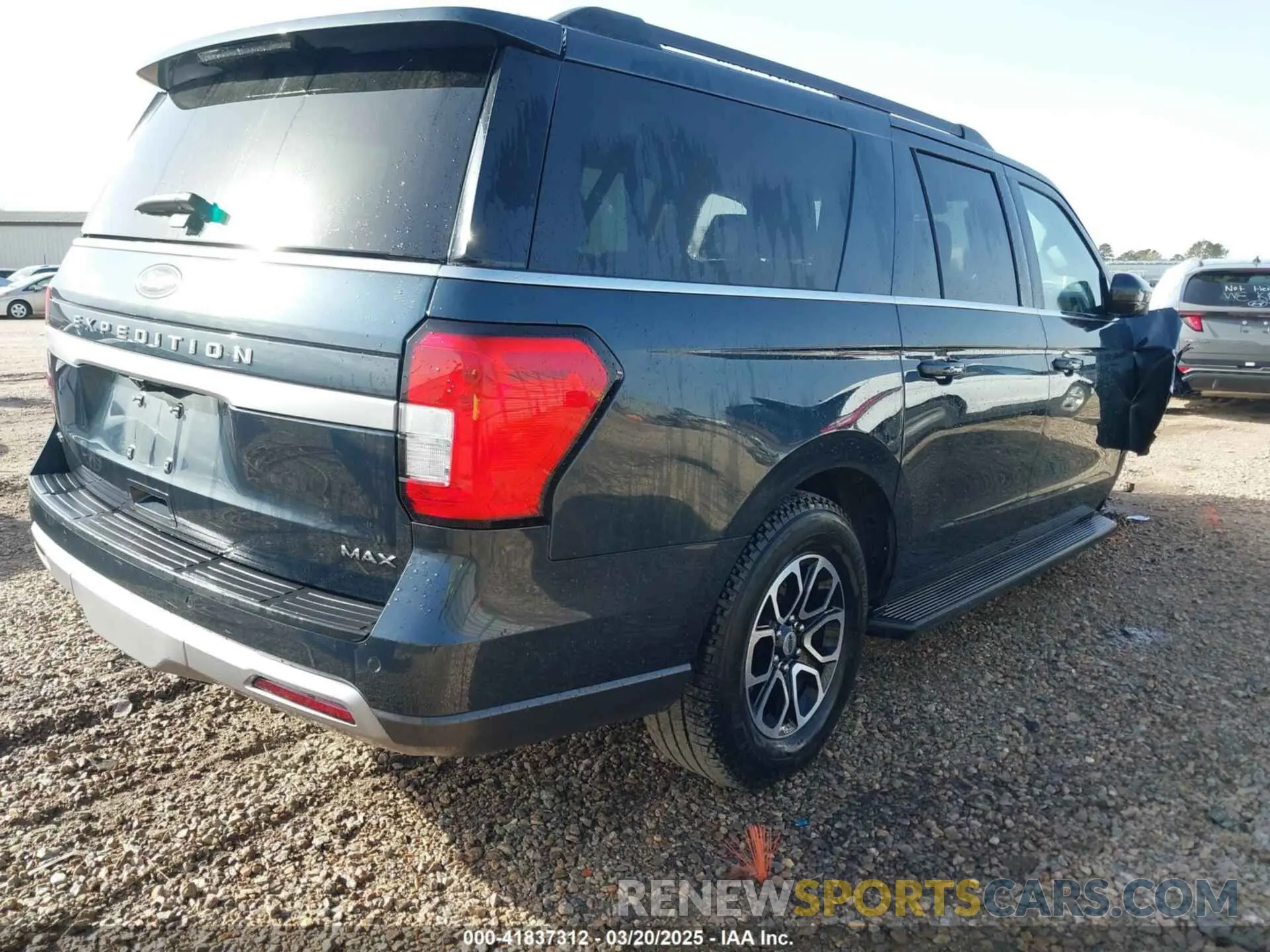 4 Photograph of a damaged car 1FMJK1J84REA22720 FORD EXPEDITION 2024