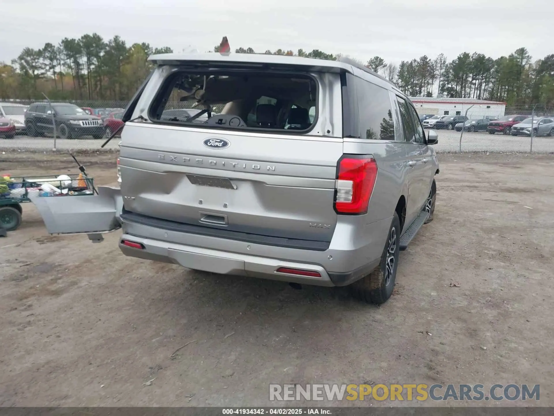 4 Photograph of a damaged car 1FMJK1J84REA24967 FORD EXPEDITION 2024