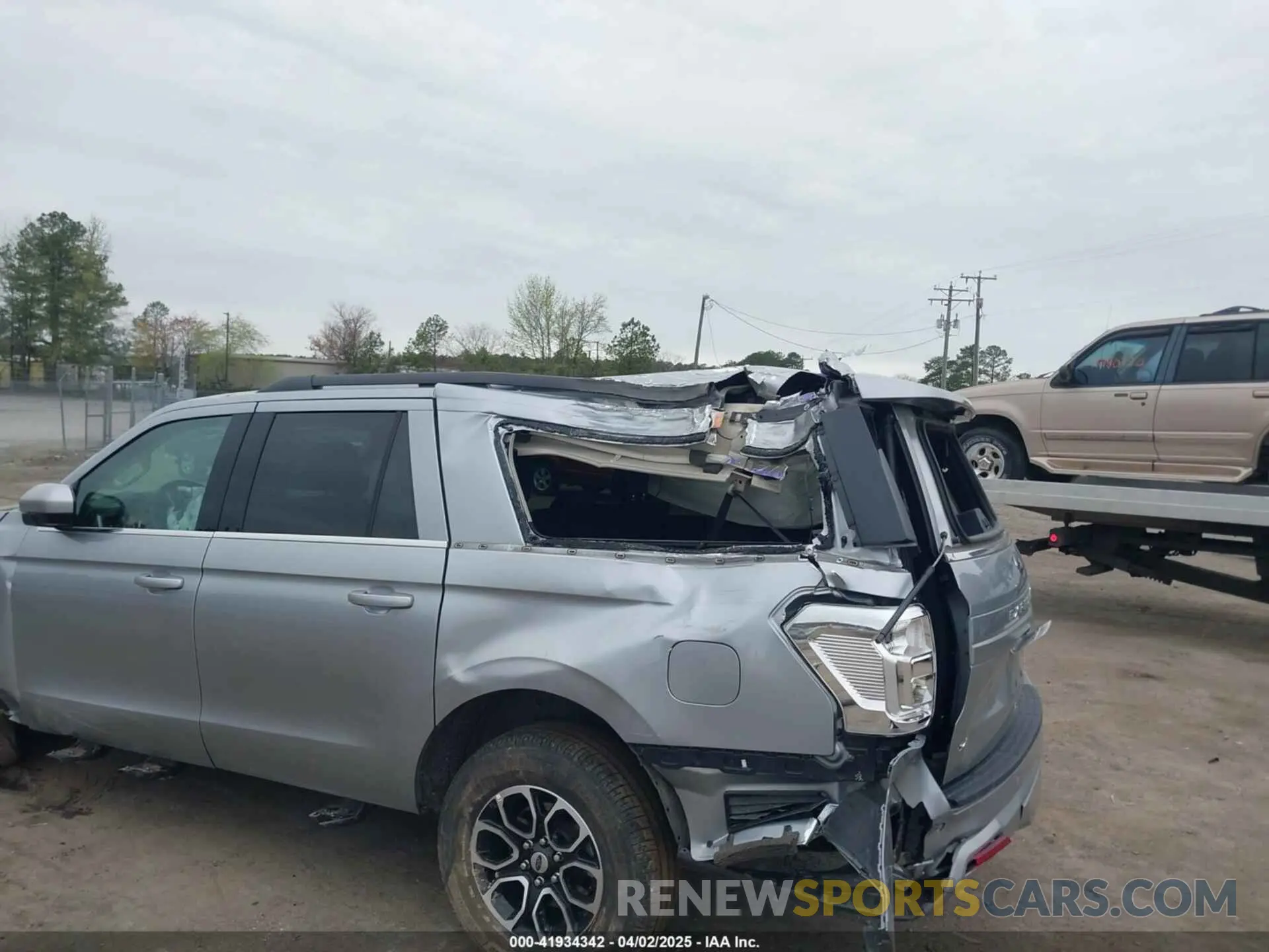 6 Photograph of a damaged car 1FMJK1J84REA24967 FORD EXPEDITION 2024