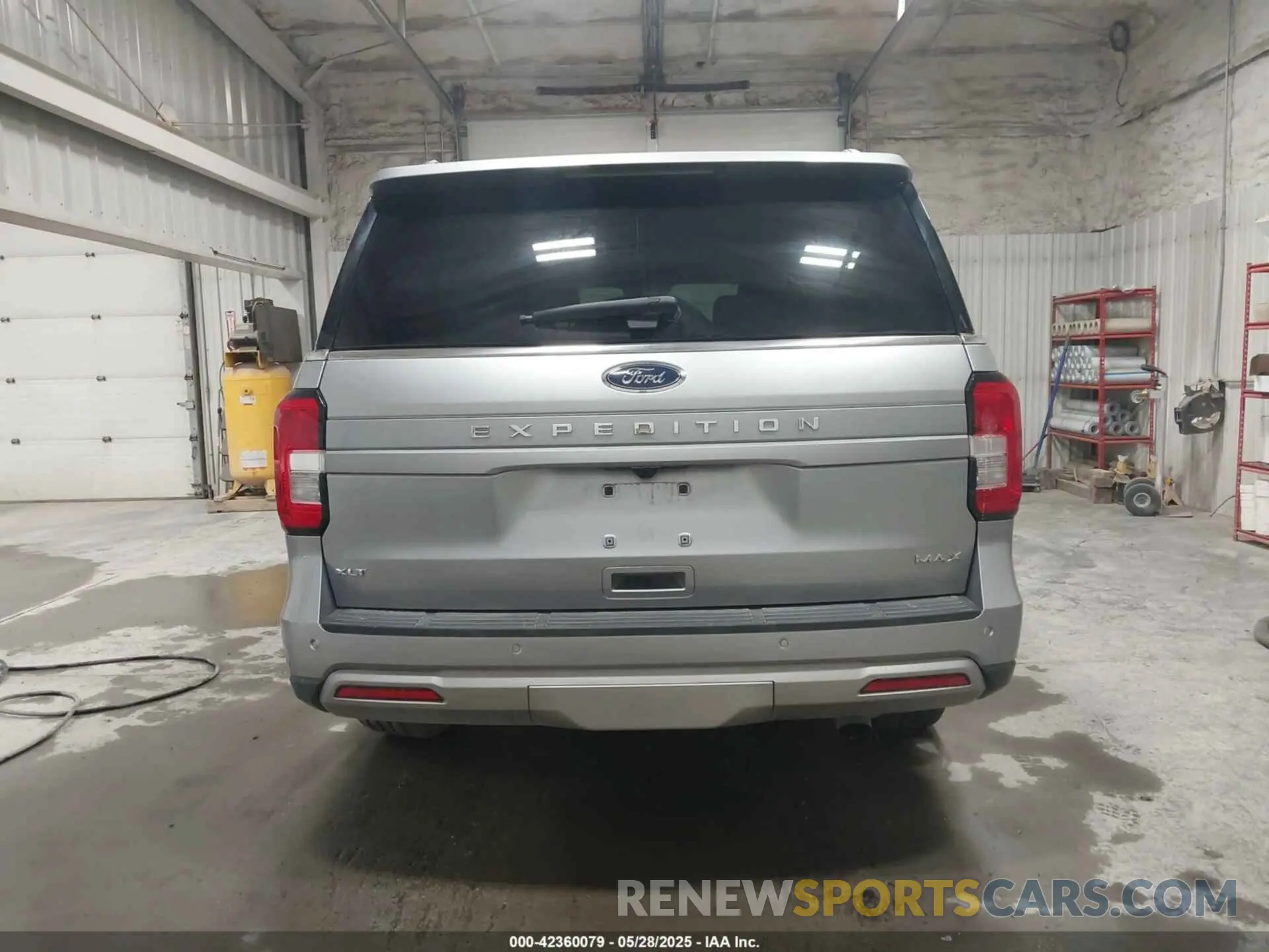 16 Photograph of a damaged car 1FMJK1J84REA96686 FORD EXPEDITION 2024