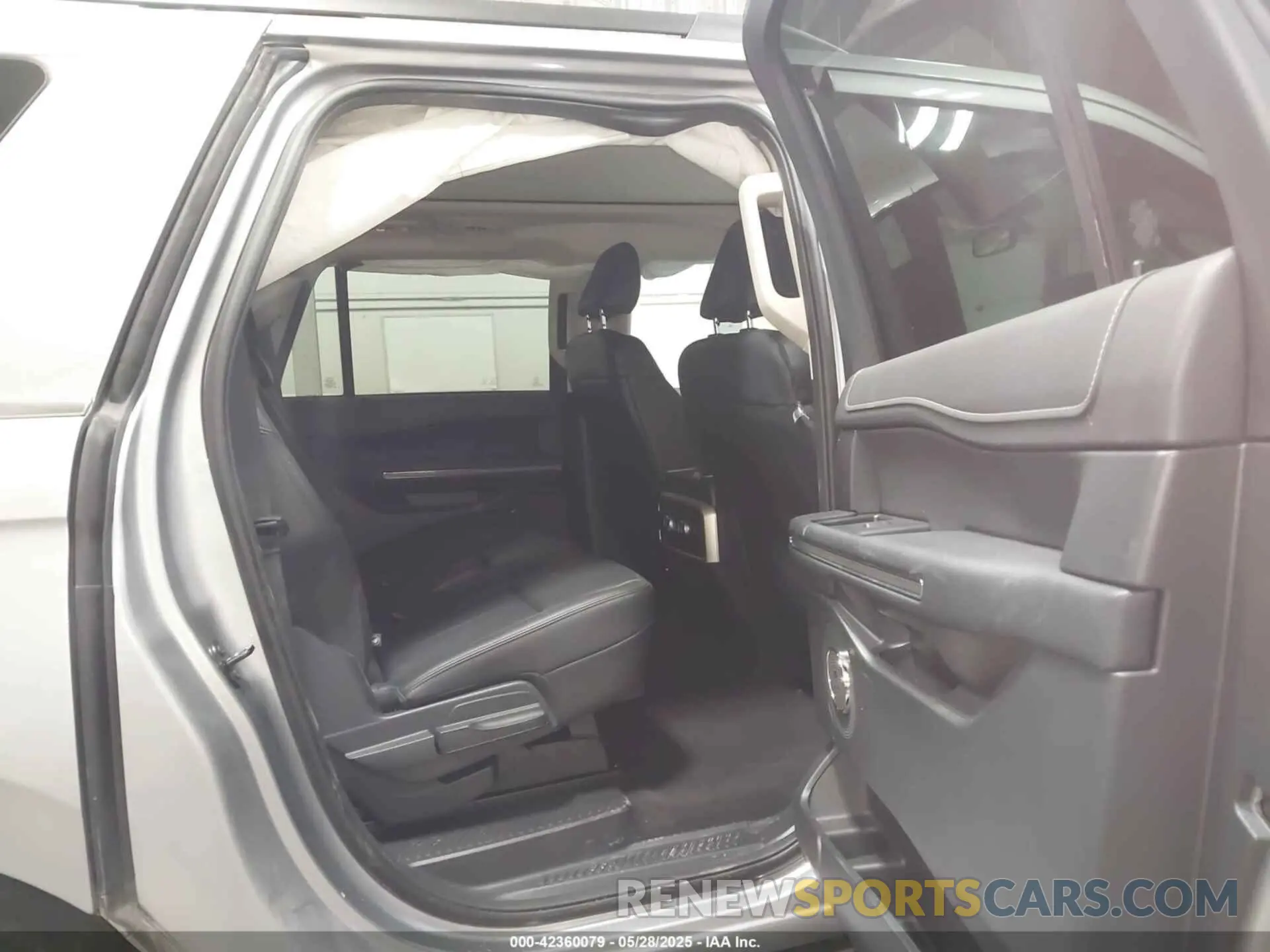 8 Photograph of a damaged car 1FMJK1J84REA96686 FORD EXPEDITION 2024