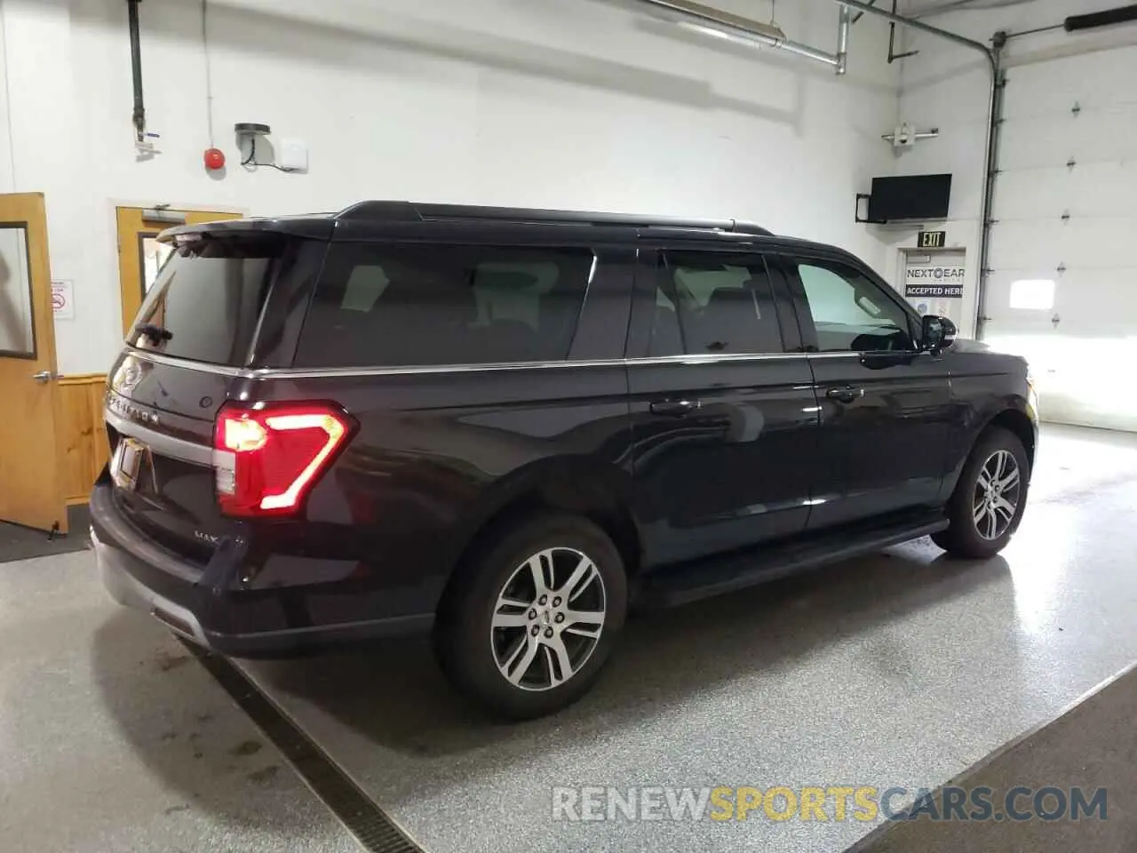 3 Photograph of a damaged car 1FMJK1J86REA81784 FORD EXPEDITION 2024