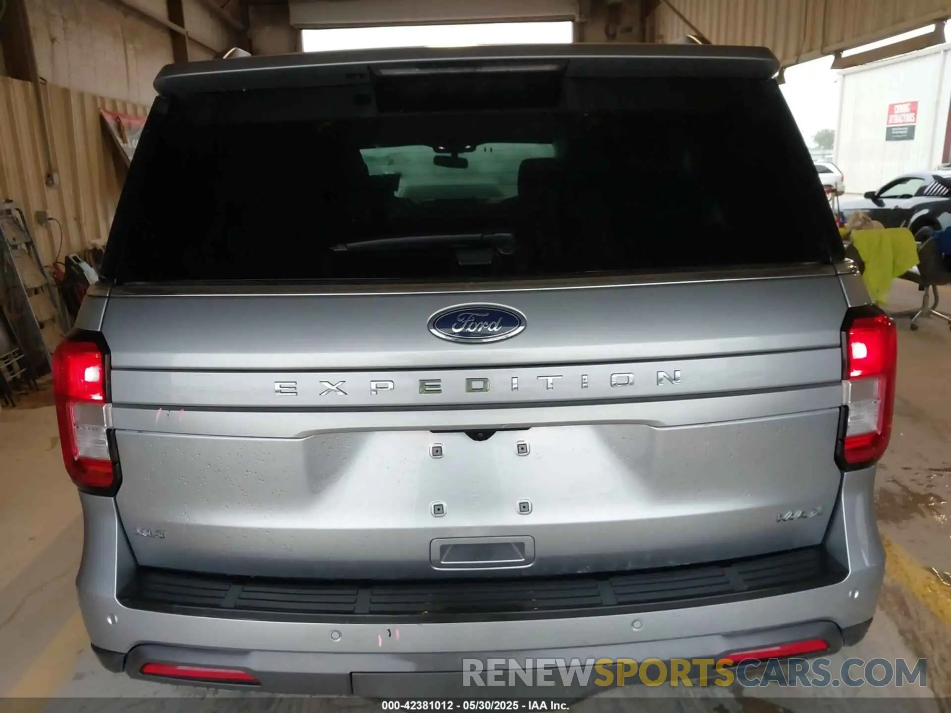 16 Photograph of a damaged car 1FMJK1J88REA58426 FORD EXPEDITION 2024