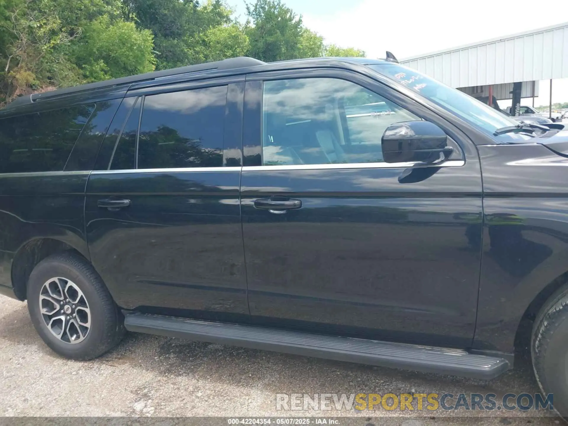12 Photograph of a damaged car 1FMJK1J8XREA24875 FORD EXPEDITION 2024