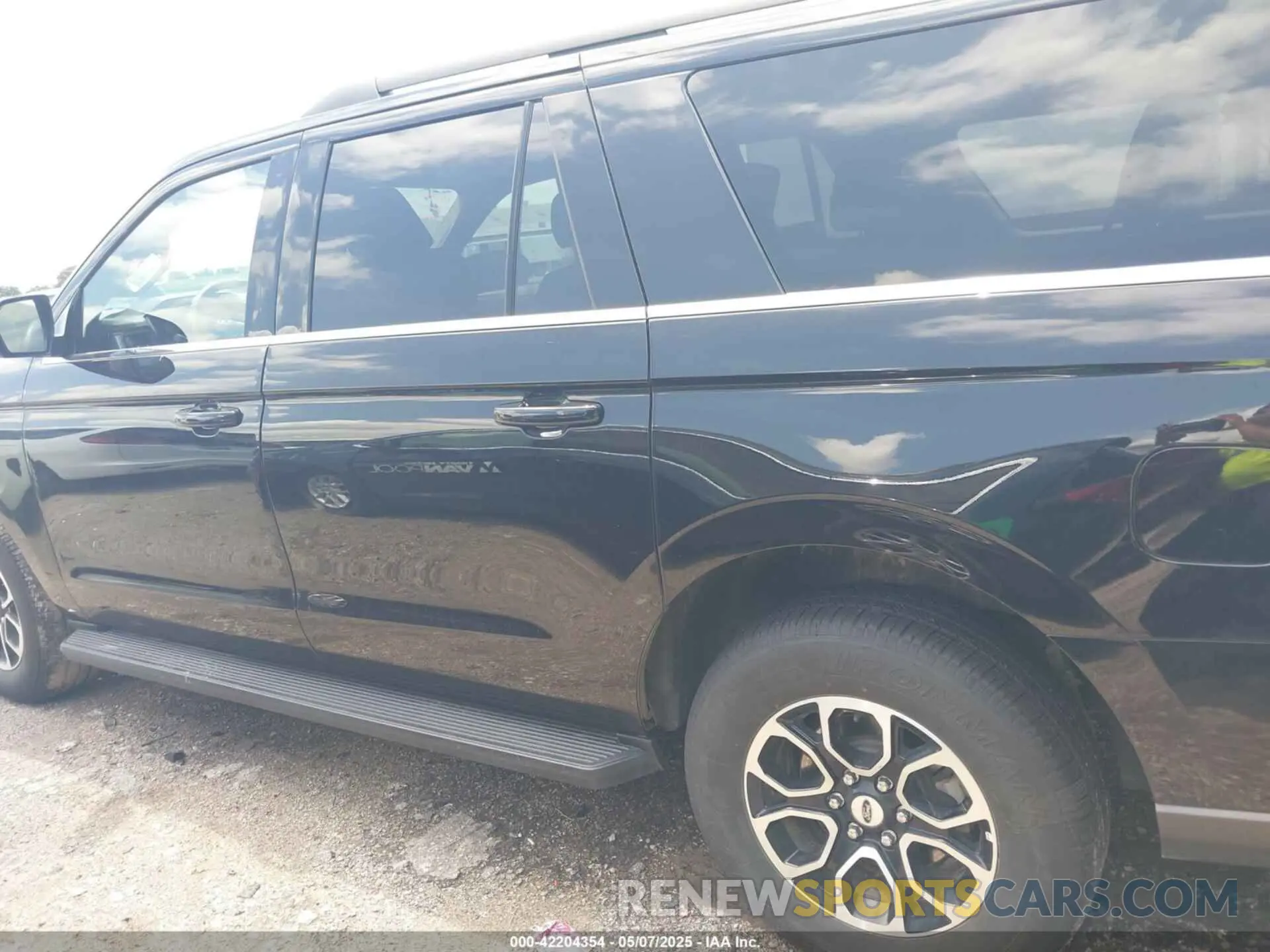 13 Photograph of a damaged car 1FMJK1J8XREA24875 FORD EXPEDITION 2024