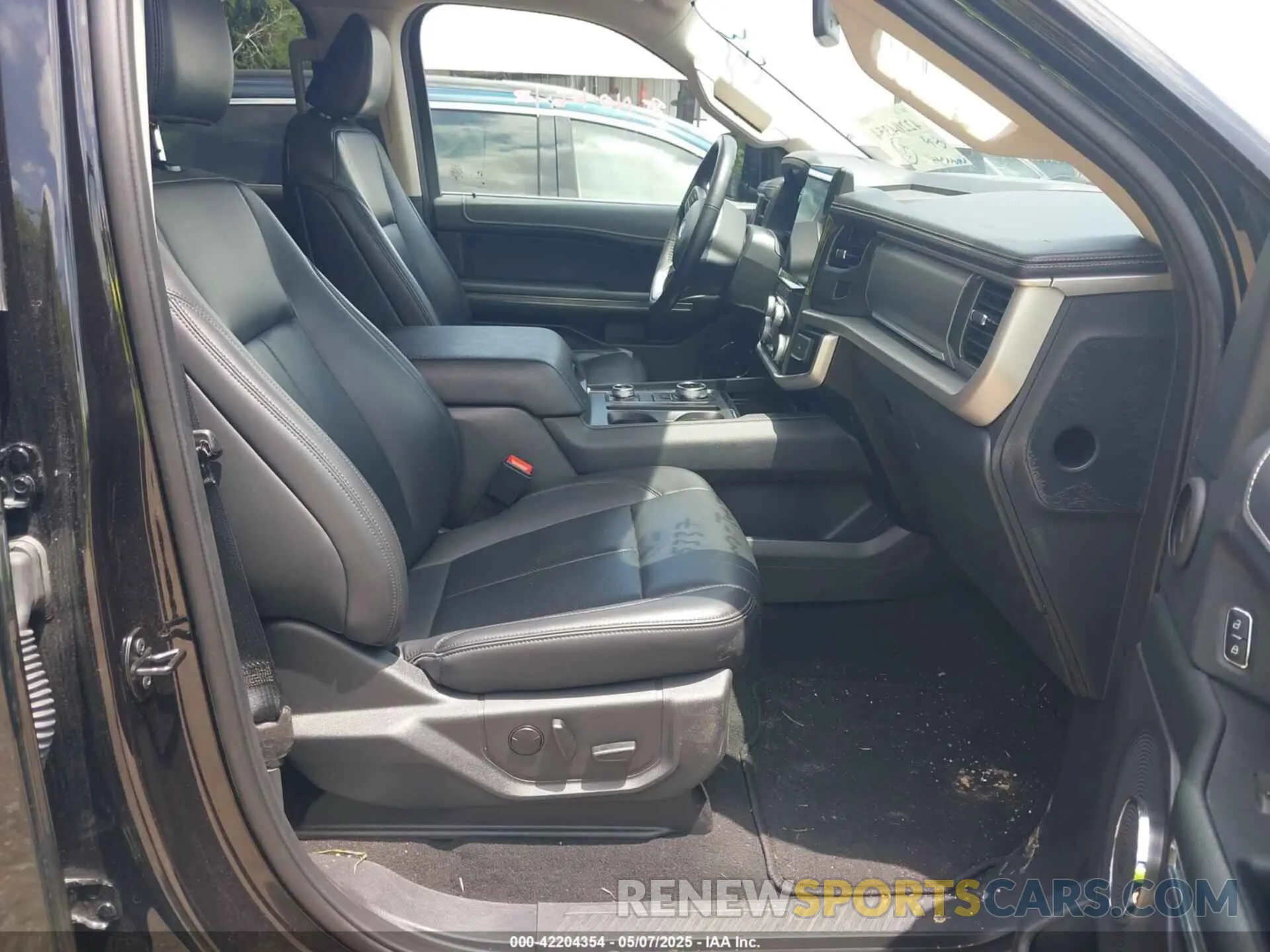 5 Photograph of a damaged car 1FMJK1J8XREA24875 FORD EXPEDITION 2024