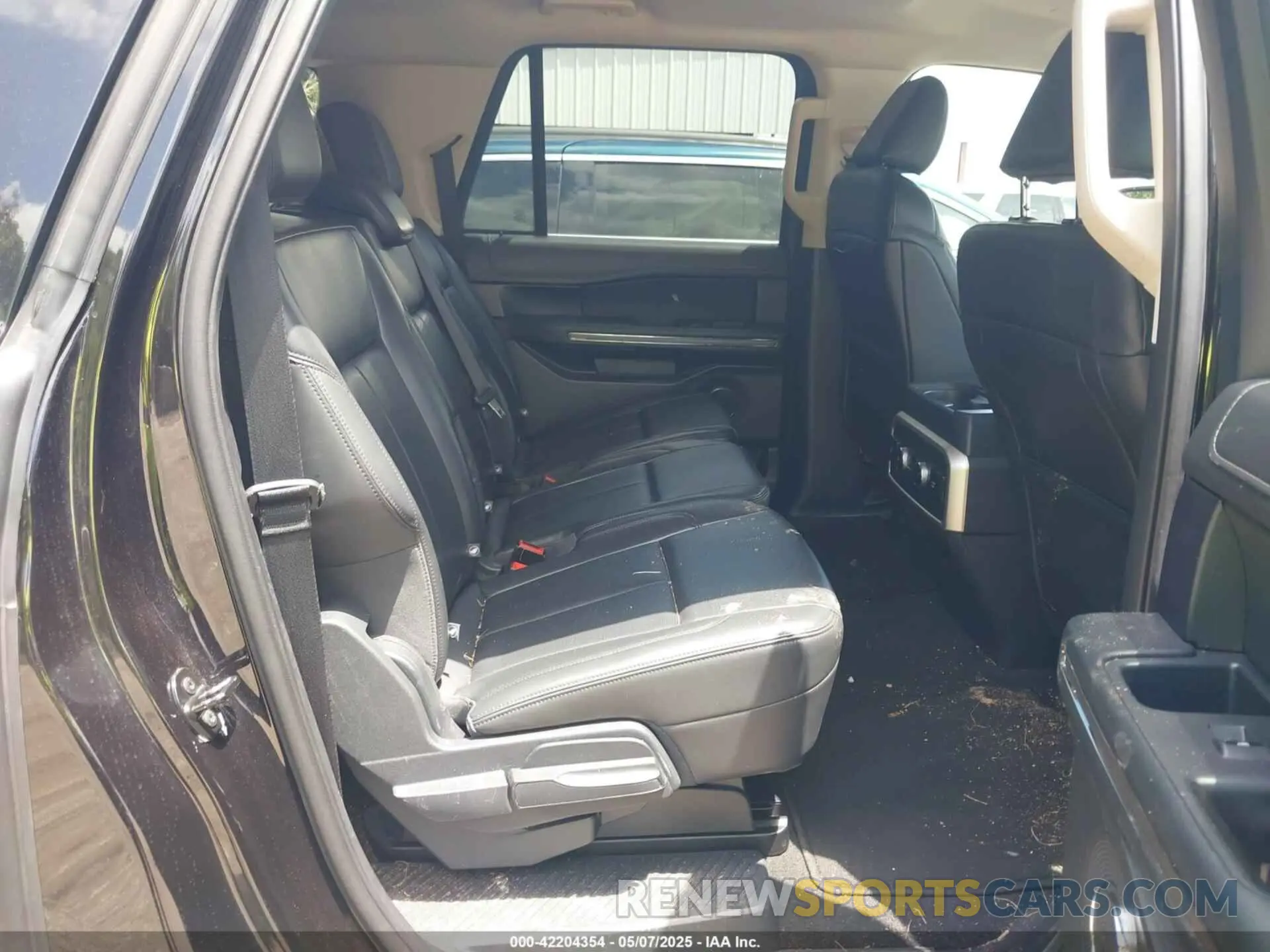 8 Photograph of a damaged car 1FMJK1J8XREA24875 FORD EXPEDITION 2024