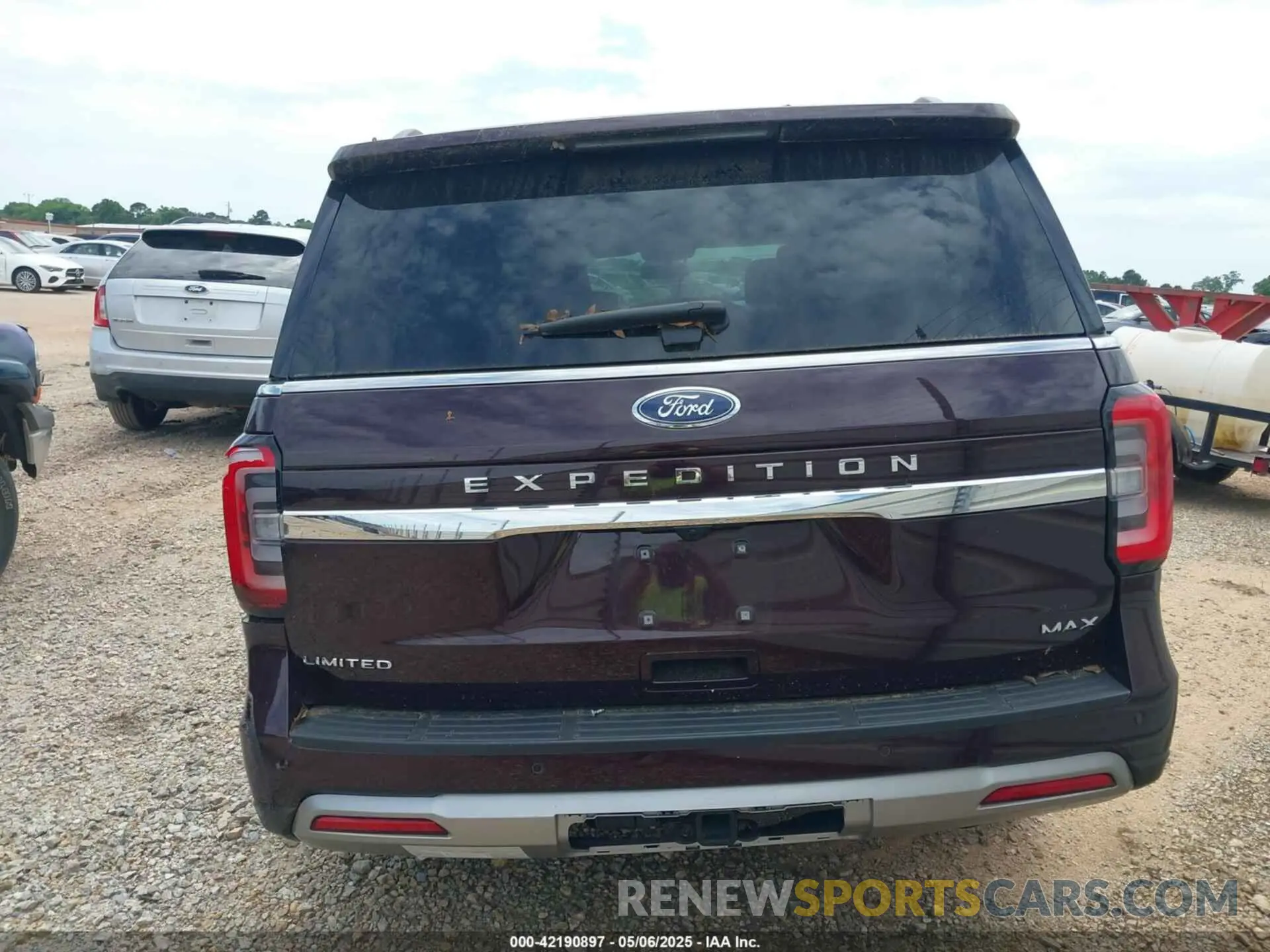 16 Photograph of a damaged car 1FMJK1K80REA42655 FORD EXPEDITION 2024