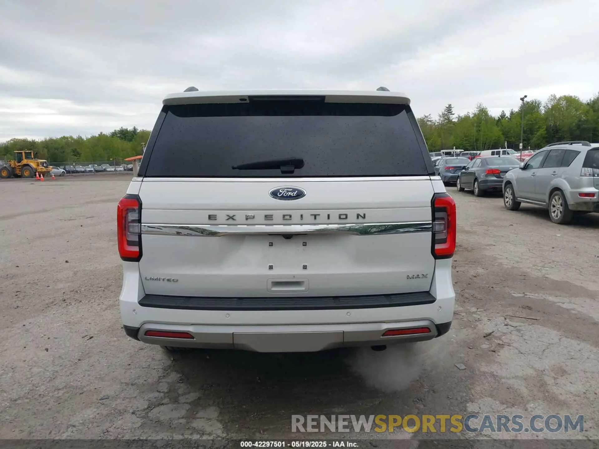 17 Photograph of a damaged car 1FMJK1K80REA51291 FORD EXPEDITION 2024
