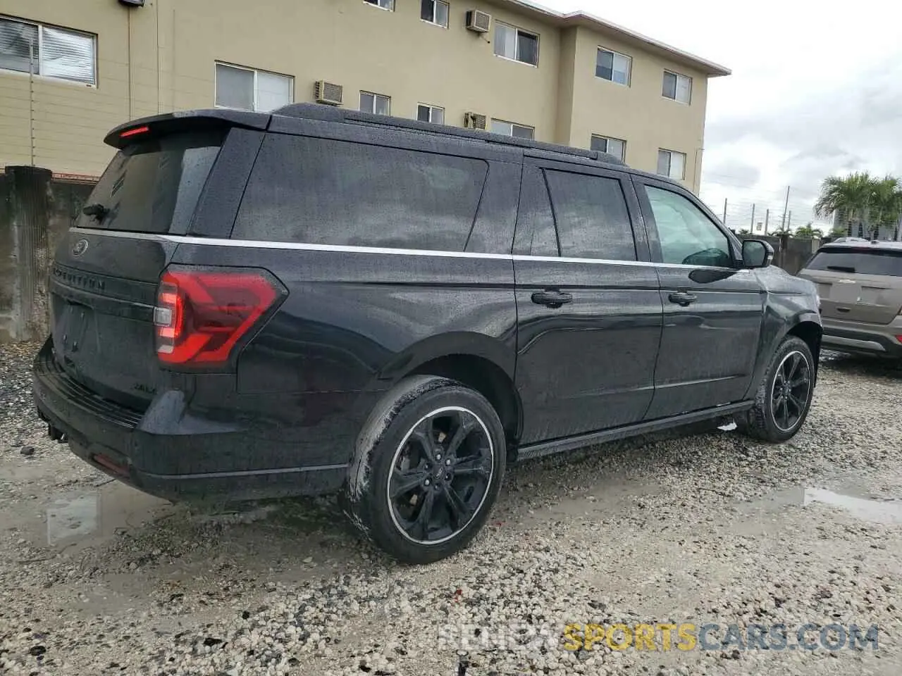 3 Photograph of a damaged car 1FMJK1K81REA06571 FORD EXPEDITION 2024