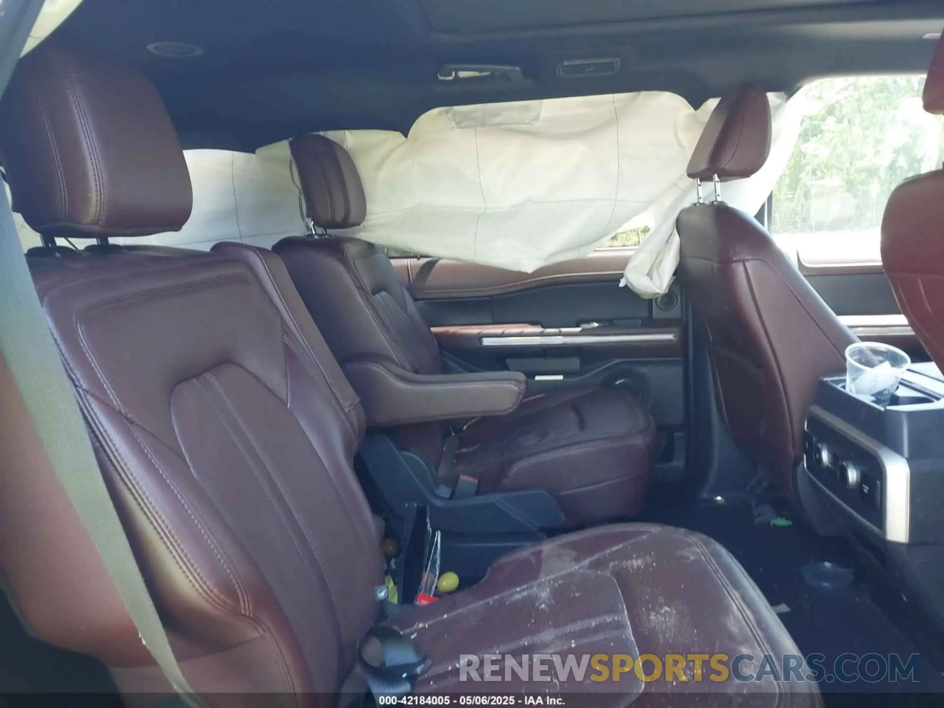 8 Photograph of a damaged car 1FMJK1K87REA30051 FORD EXPEDITION 2024
