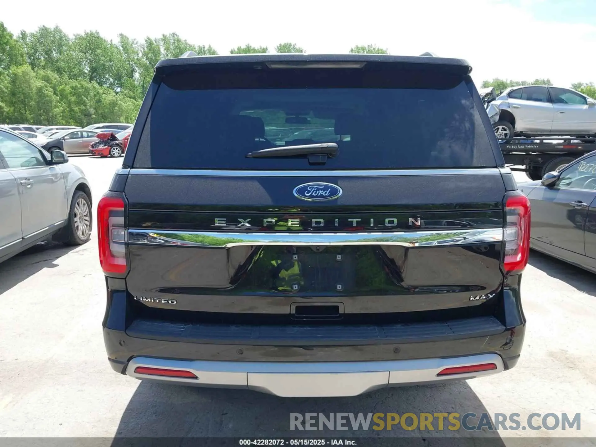 16 Photograph of a damaged car 1FMJK1K88REA28745 FORD EXPEDITION 2024