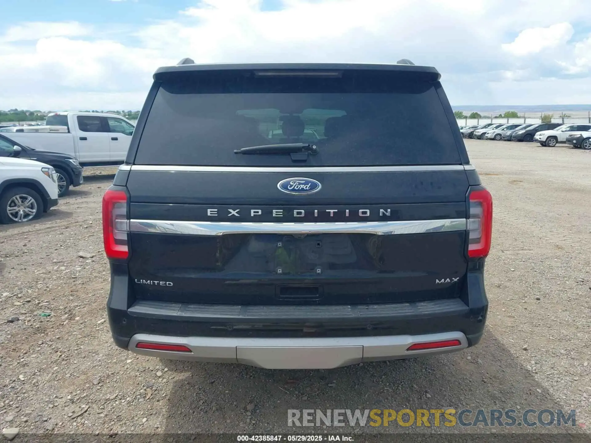 17 Photograph of a damaged car 1FMJK1K89REA27894 FORD EXPEDITION 2024