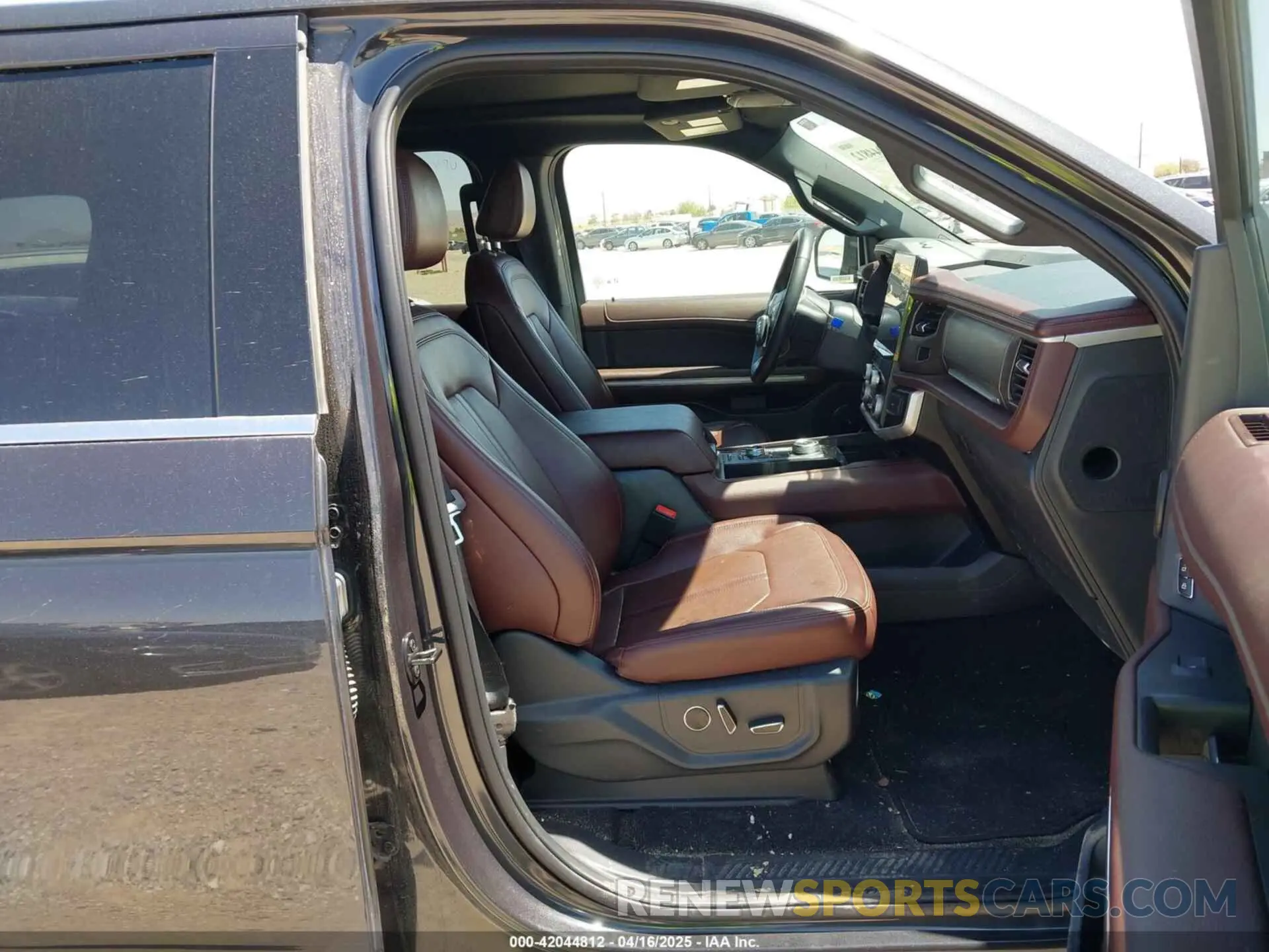 5 Photograph of a damaged car 1FMJK2A80REA12255 FORD EXPEDITION 2024