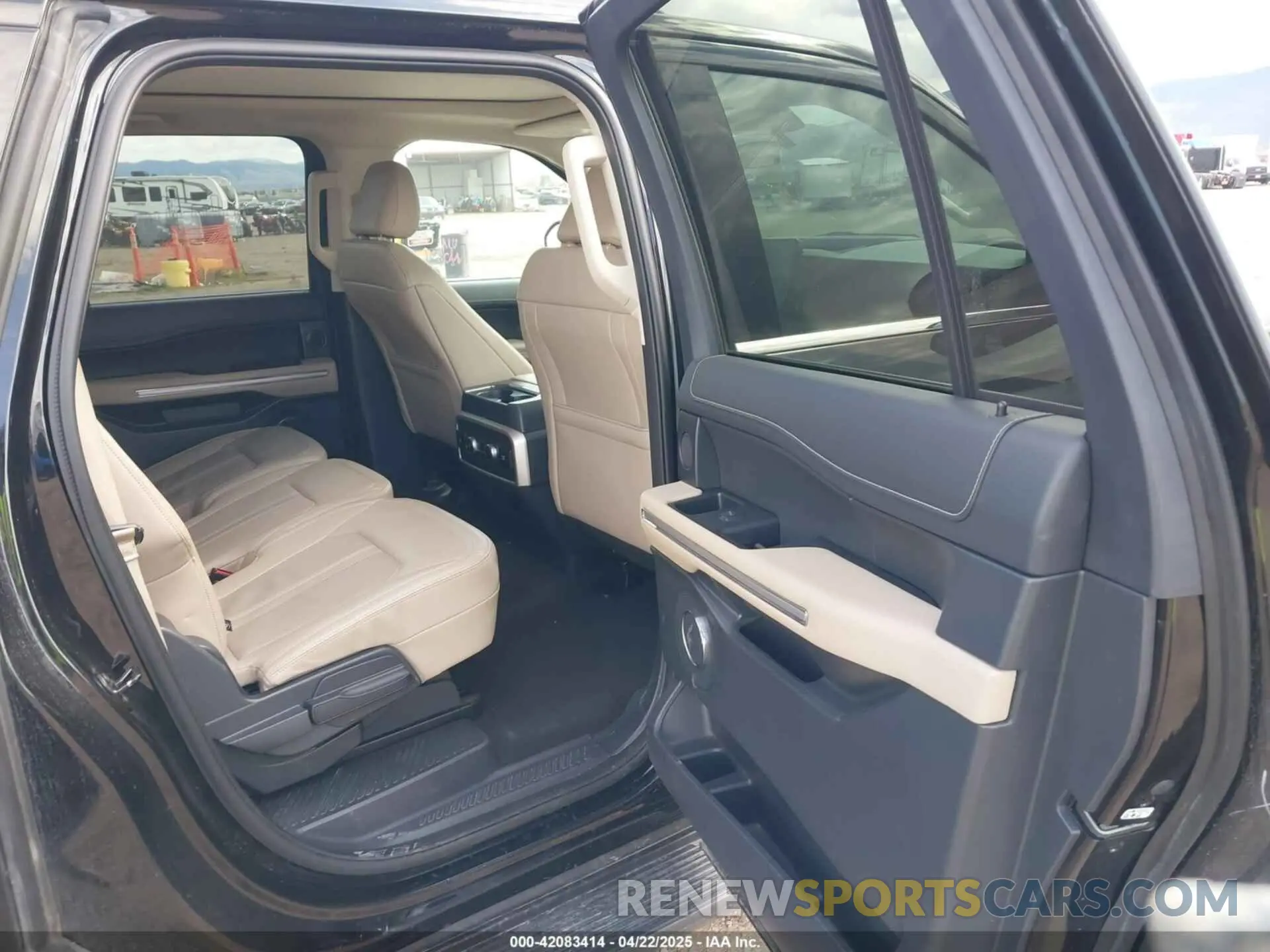8 Photograph of a damaged car 1FMJK2A81REA41067 FORD EXPEDITION 2024