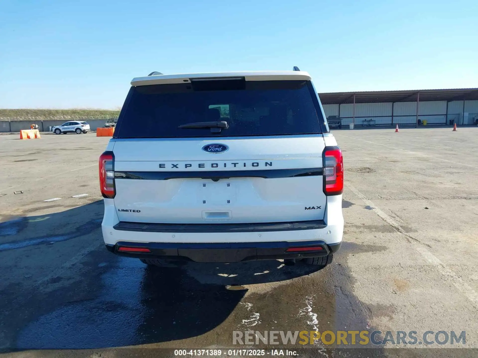 16 Photograph of a damaged car 1FMJK2A81REA80001 FORD EXPEDITION 2024