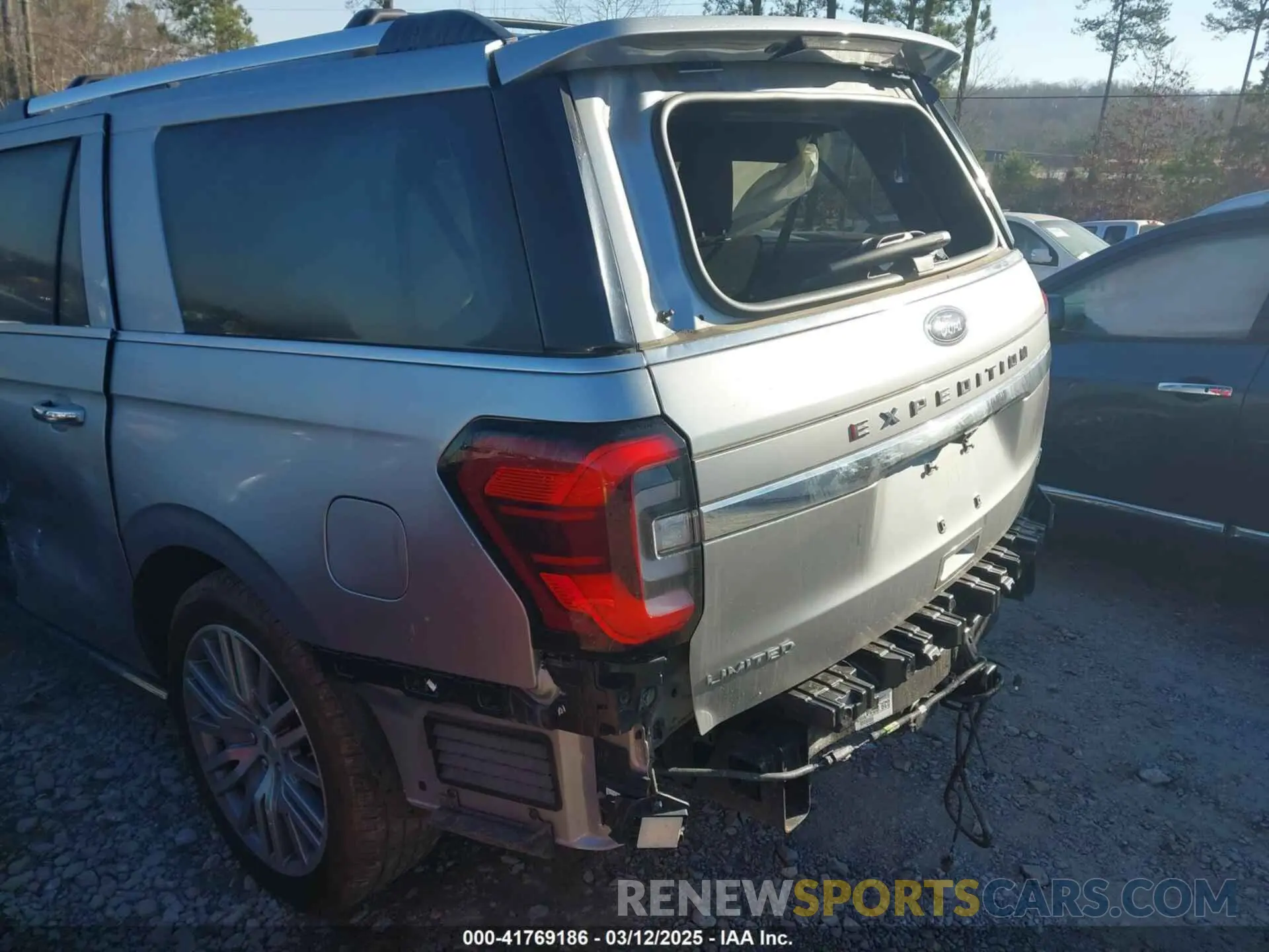 18 Photograph of a damaged car 1FMJK2A89REA38160 FORD EXPEDITION 2024