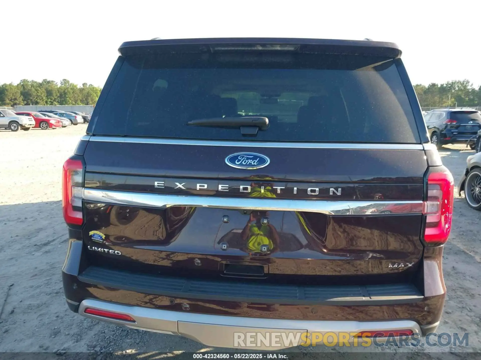 16 Photograph of a damaged car 1FMJK2A8XREA16328 FORD EXPEDITION 2024