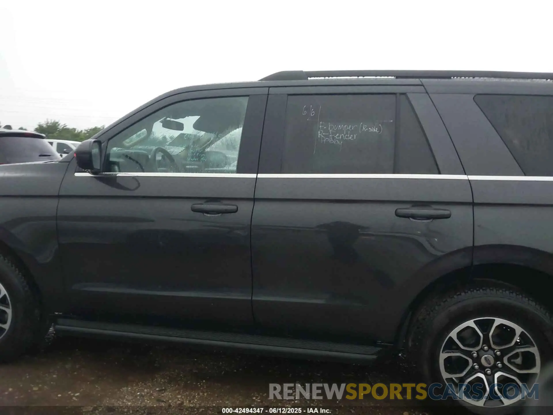 15 Photograph of a damaged car 1FMJU1H81REA50121 FORD EXPEDITION 2024