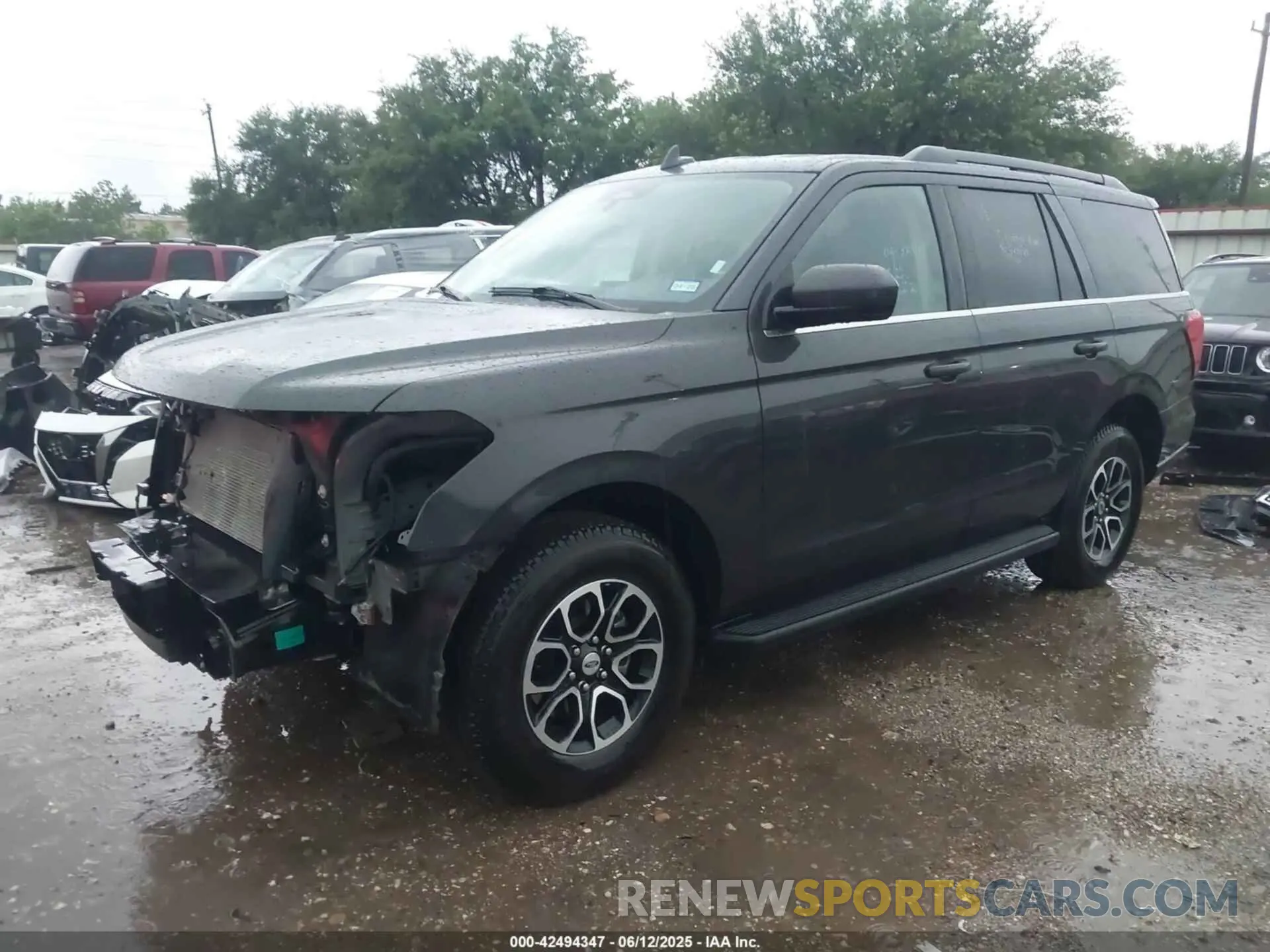 2 Photograph of a damaged car 1FMJU1H81REA50121 FORD EXPEDITION 2024