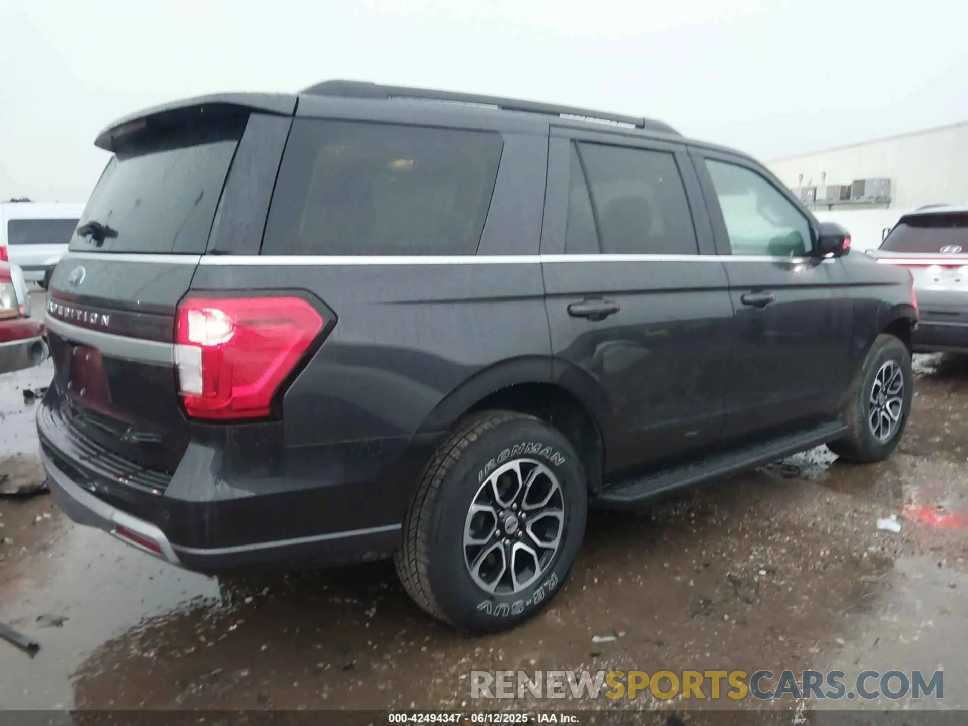 4 Photograph of a damaged car 1FMJU1H81REA50121 FORD EXPEDITION 2024