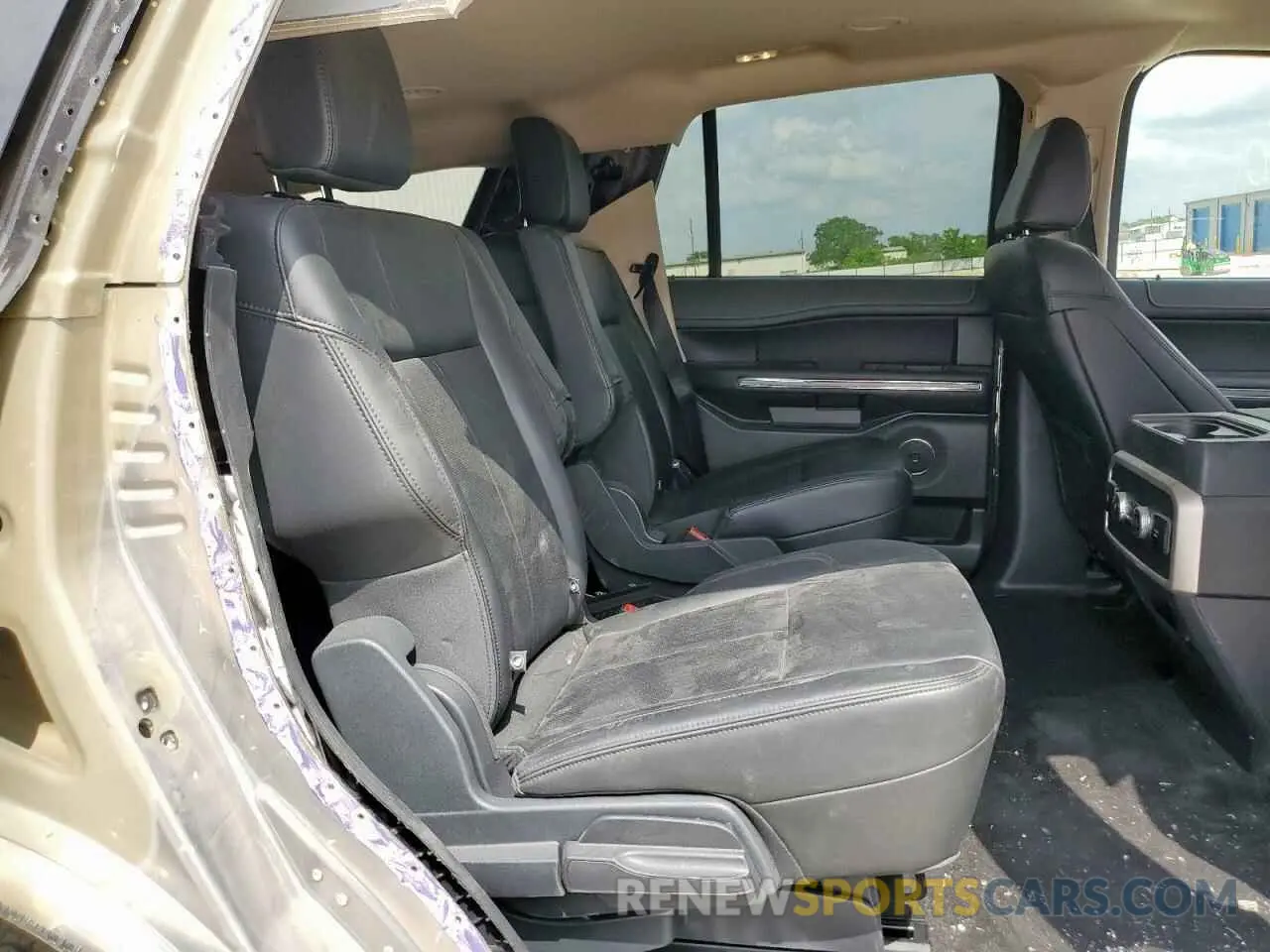 11 Photograph of a damaged car 1FMJU1H81REA84415 FORD EXPEDITION 2024