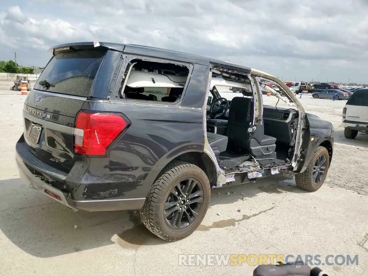 3 Photograph of a damaged car 1FMJU1H81REA84415 FORD EXPEDITION 2024
