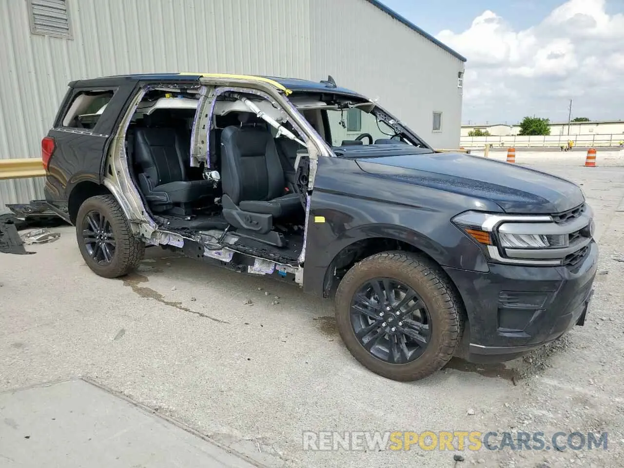 4 Photograph of a damaged car 1FMJU1H81REA84415 FORD EXPEDITION 2024