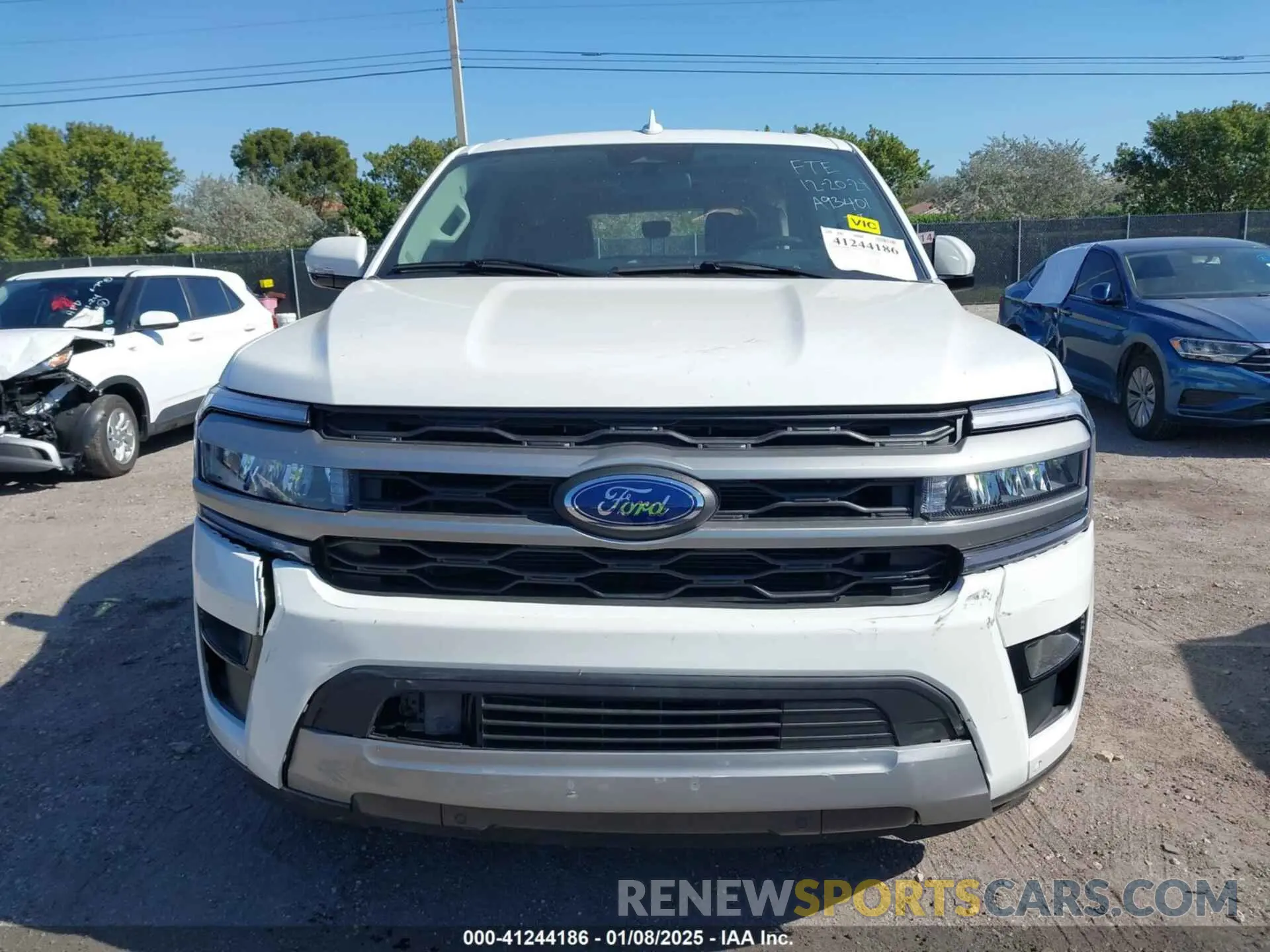 11 Photograph of a damaged car 1FMJU1H82REA93401 FORD EXPEDITION 2024