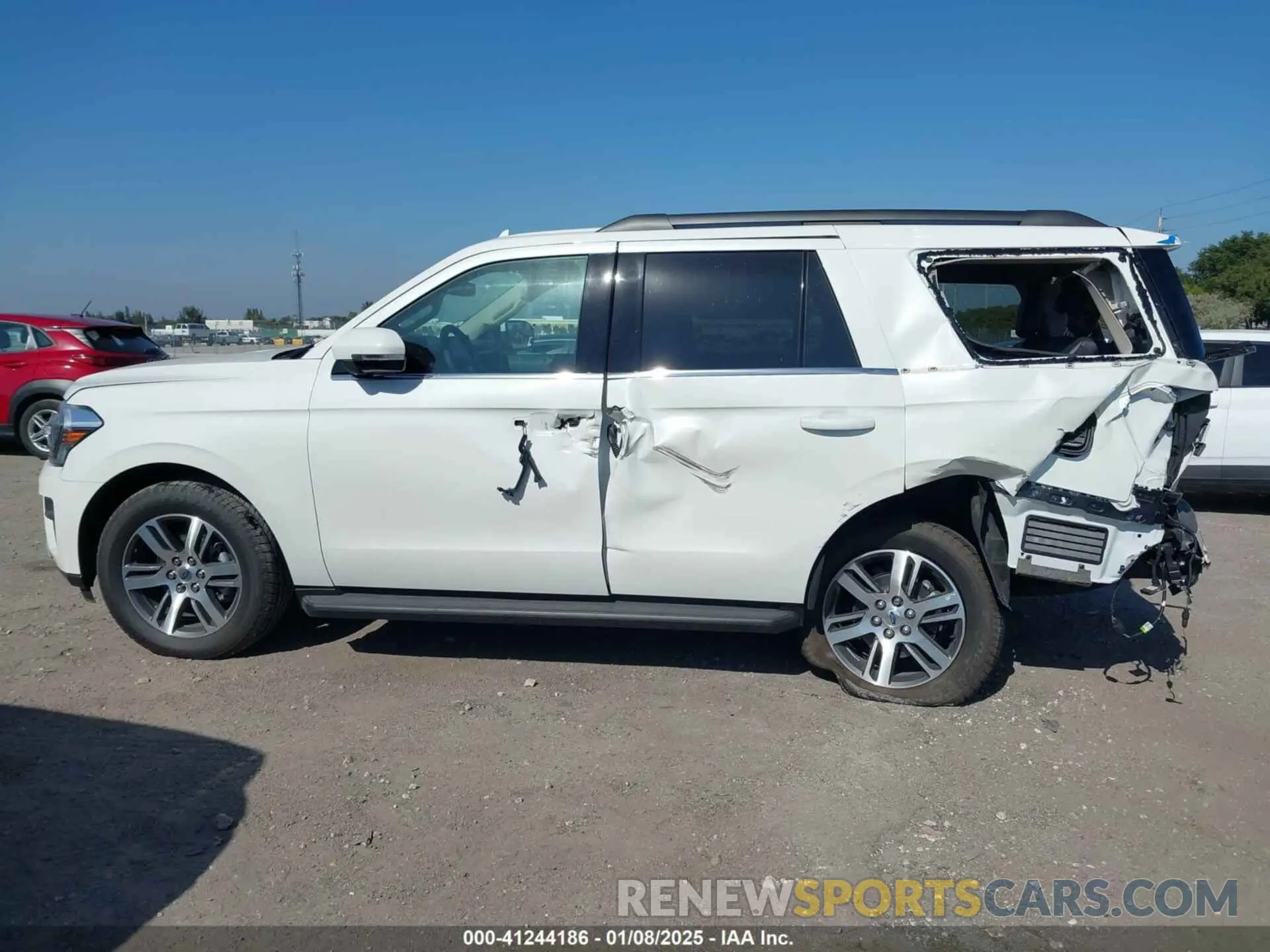 13 Photograph of a damaged car 1FMJU1H82REA93401 FORD EXPEDITION 2024