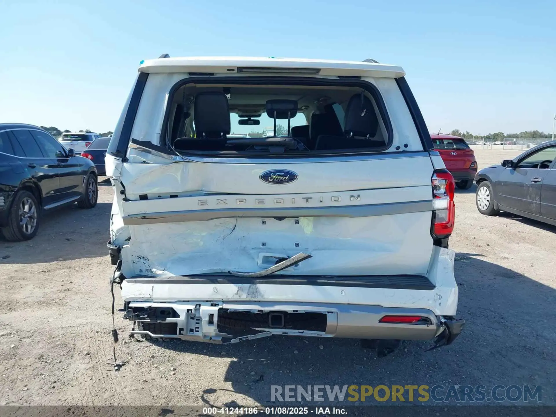 15 Photograph of a damaged car 1FMJU1H82REA93401 FORD EXPEDITION 2024