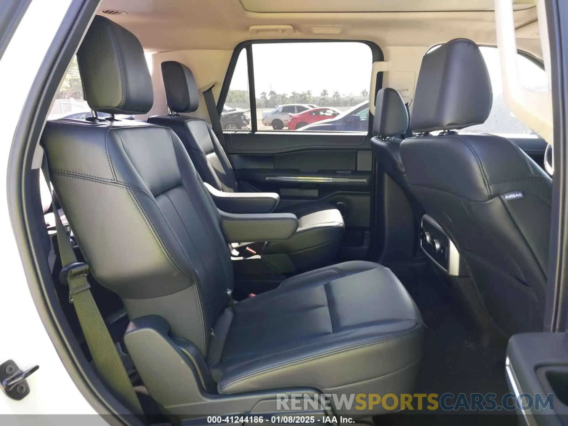 8 Photograph of a damaged car 1FMJU1H82REA93401 FORD EXPEDITION 2024
