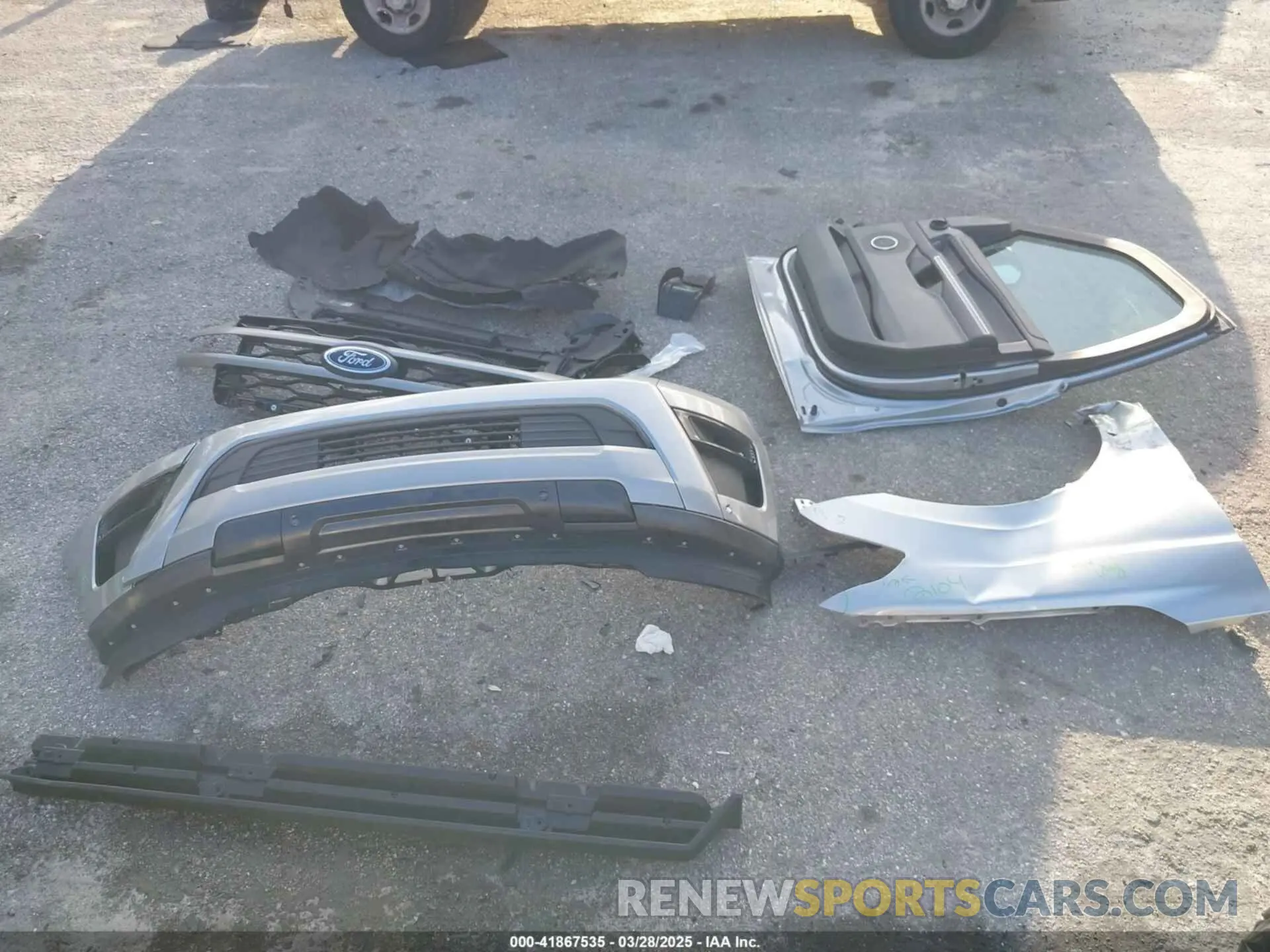 12 Photograph of a damaged car 1FMJU1H83REA98705 FORD EXPEDITION 2024