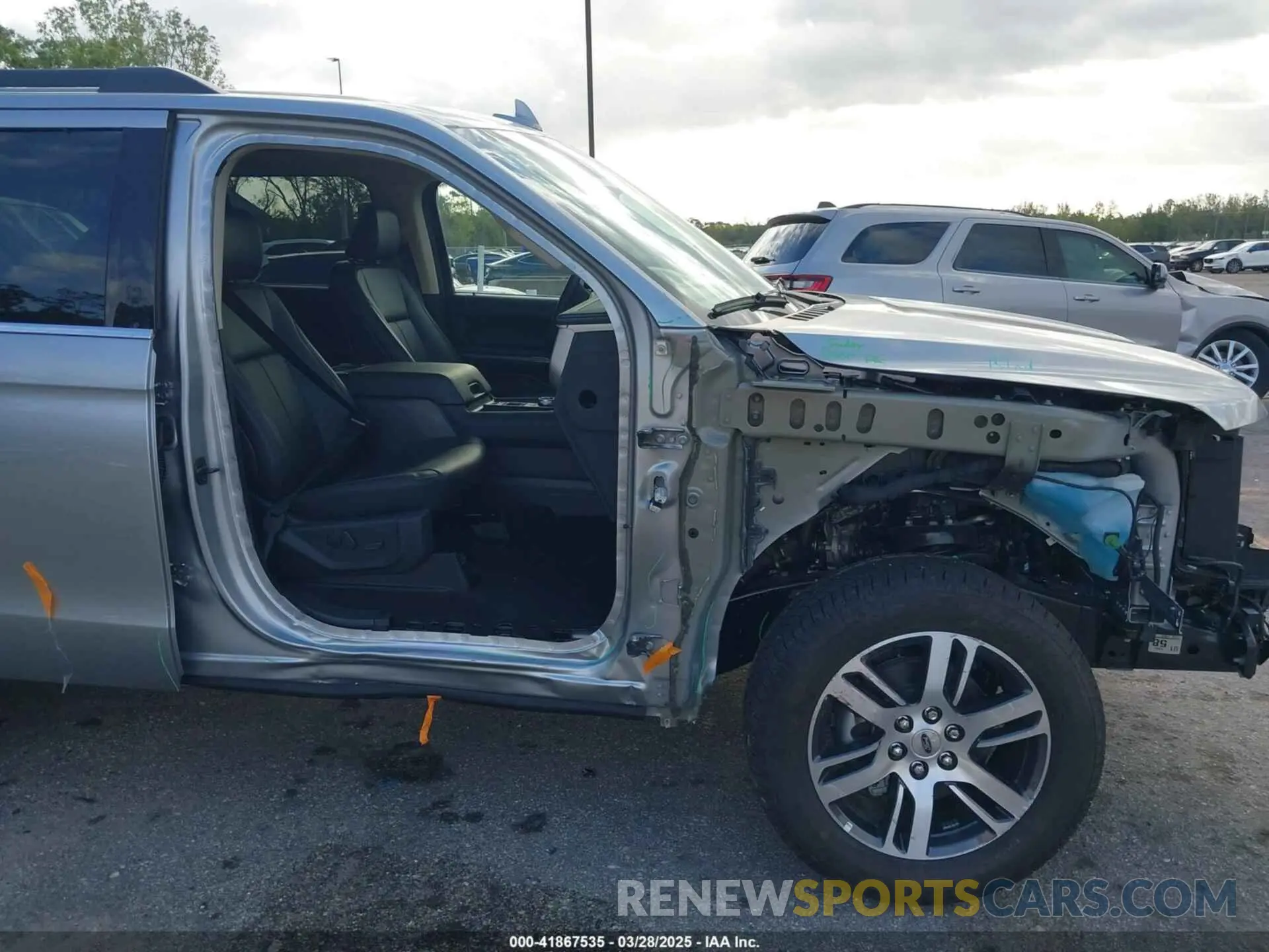 18 Photograph of a damaged car 1FMJU1H83REA98705 FORD EXPEDITION 2024