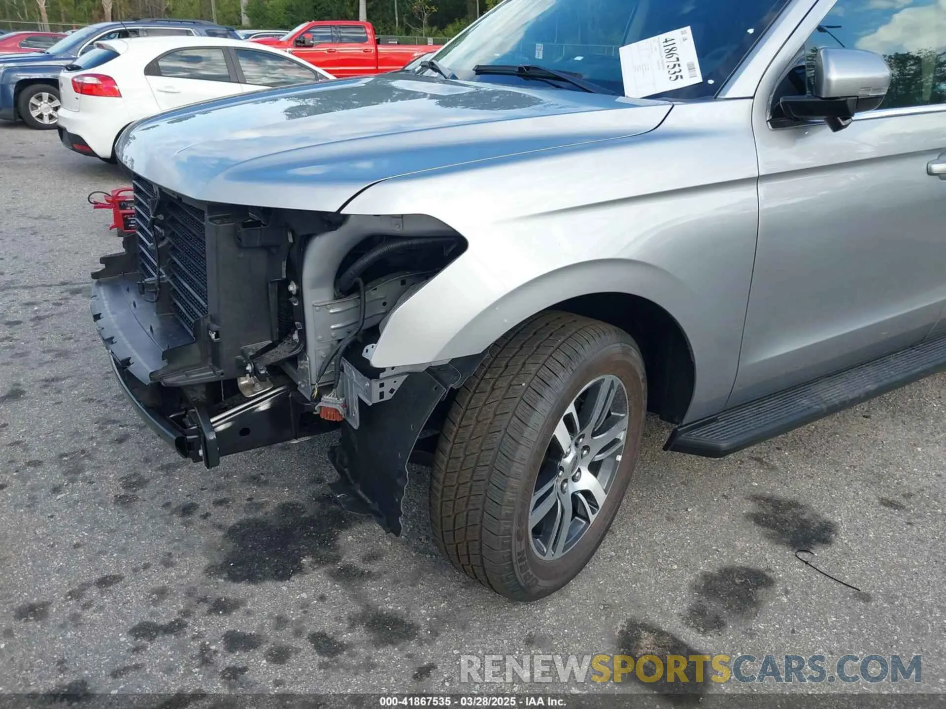 19 Photograph of a damaged car 1FMJU1H83REA98705 FORD EXPEDITION 2024