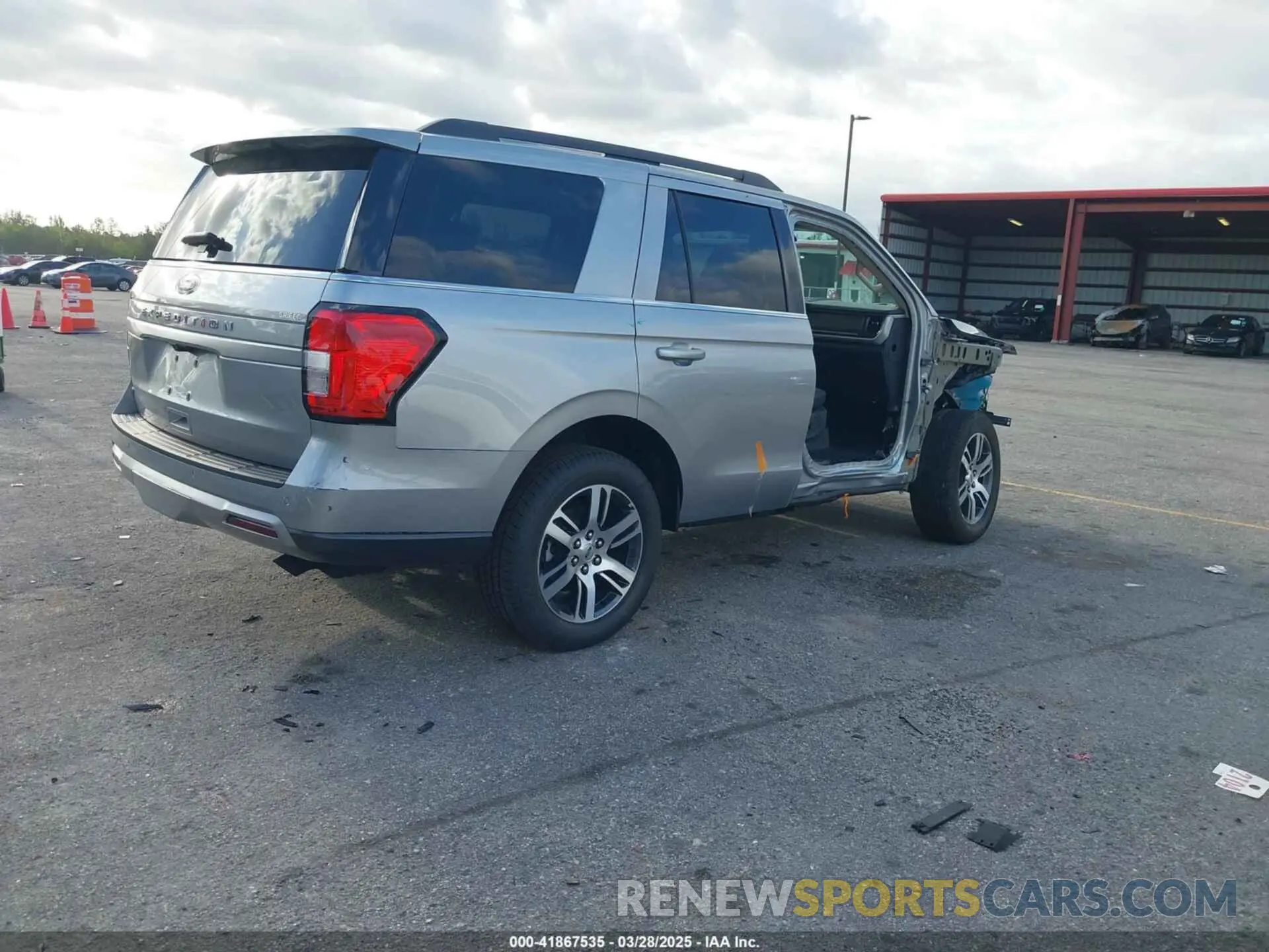 4 Photograph of a damaged car 1FMJU1H83REA98705 FORD EXPEDITION 2024