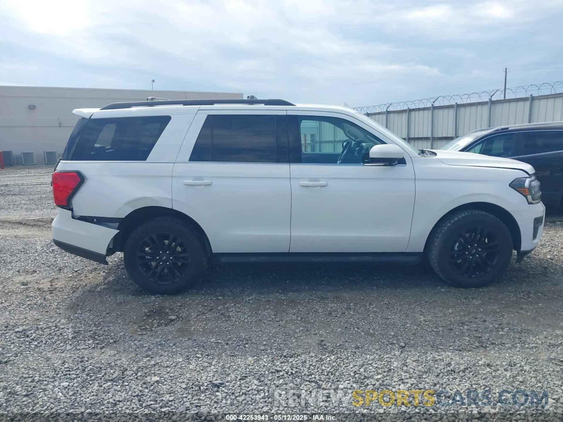 13 Photograph of a damaged car 1FMJU1H87REA59678 FORD EXPEDITION 2024
