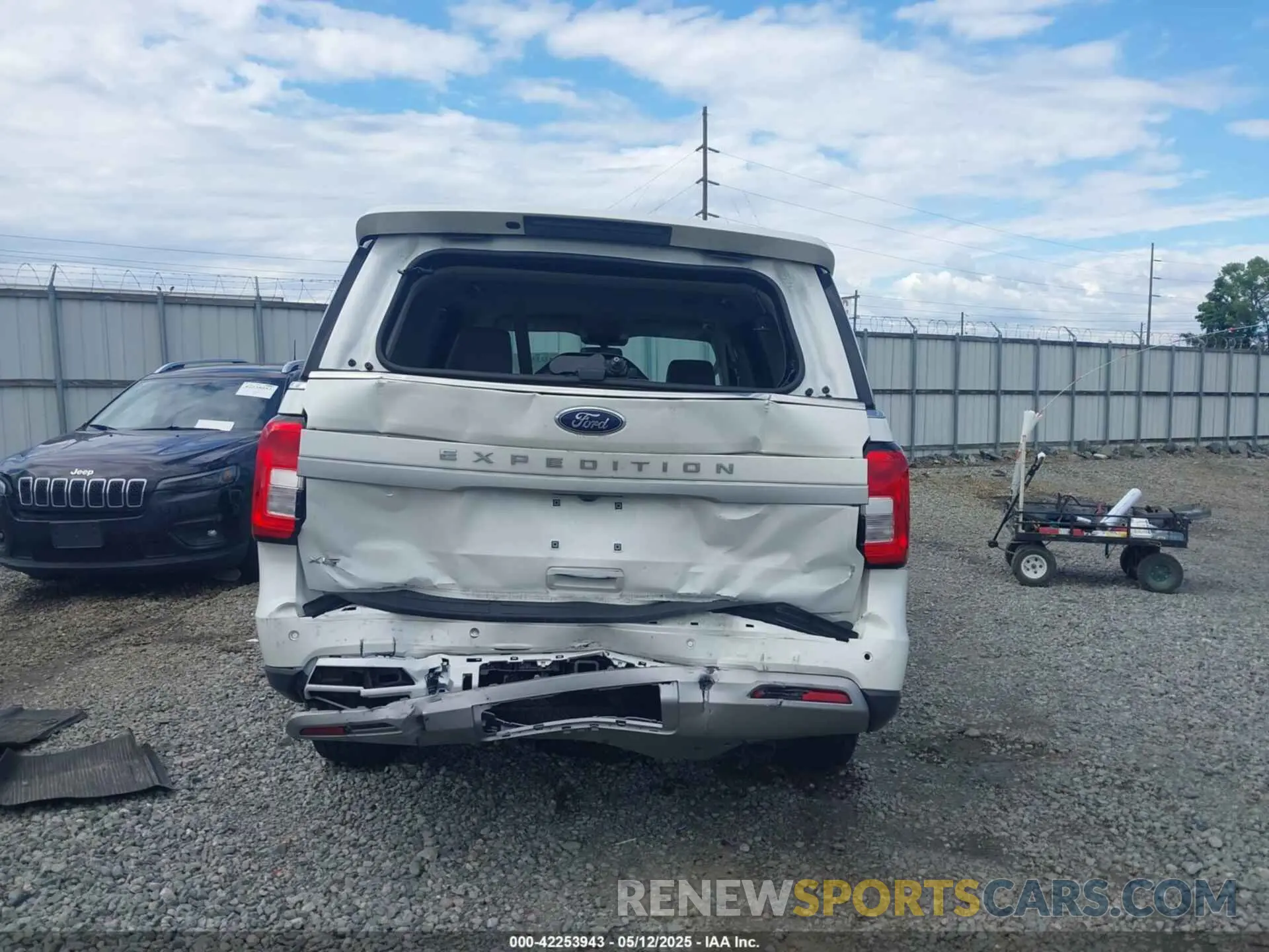 16 Photograph of a damaged car 1FMJU1H87REA59678 FORD EXPEDITION 2024