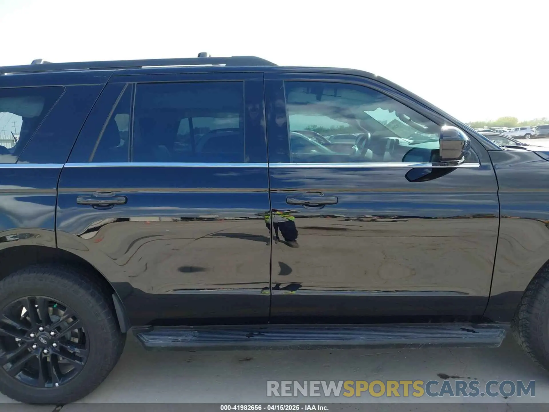 14 Photograph of a damaged car 1FMJU1H88REA29329 FORD EXPEDITION 2024