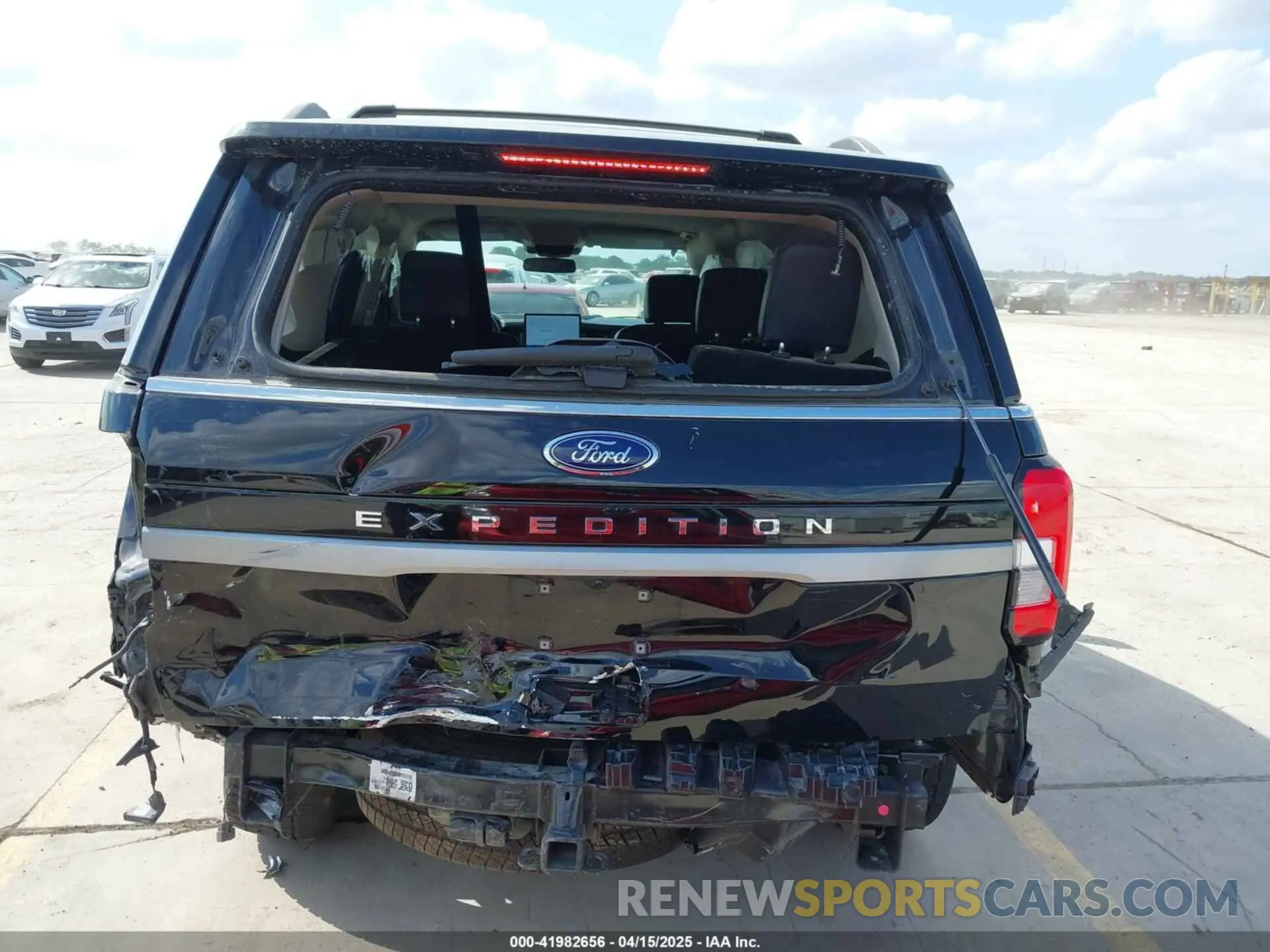 17 Photograph of a damaged car 1FMJU1H88REA29329 FORD EXPEDITION 2024