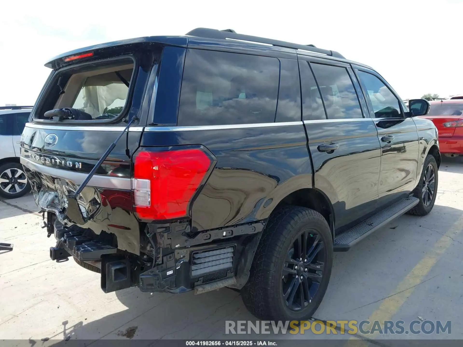 18 Photograph of a damaged car 1FMJU1H88REA29329 FORD EXPEDITION 2024