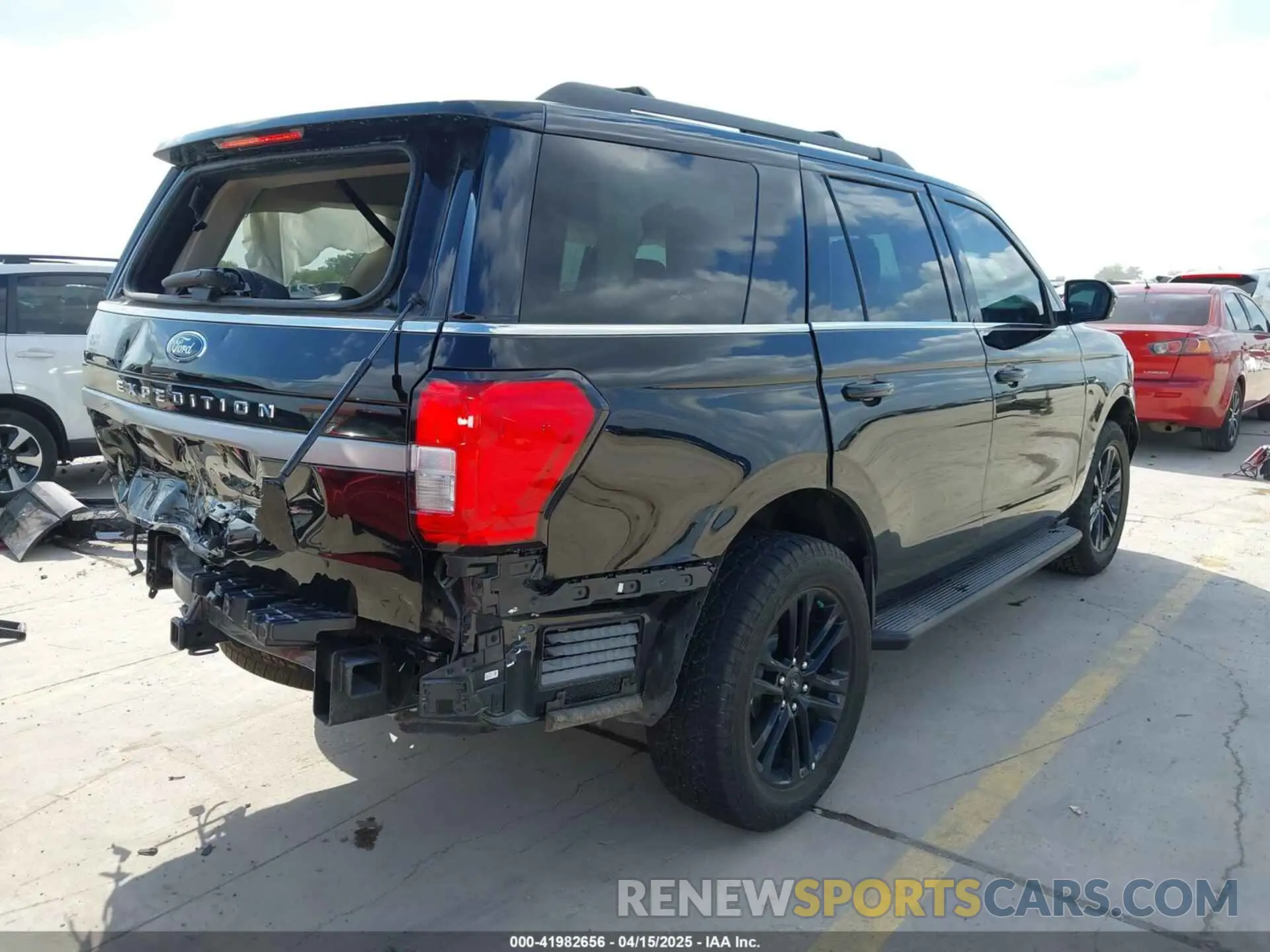 4 Photograph of a damaged car 1FMJU1H88REA29329 FORD EXPEDITION 2024