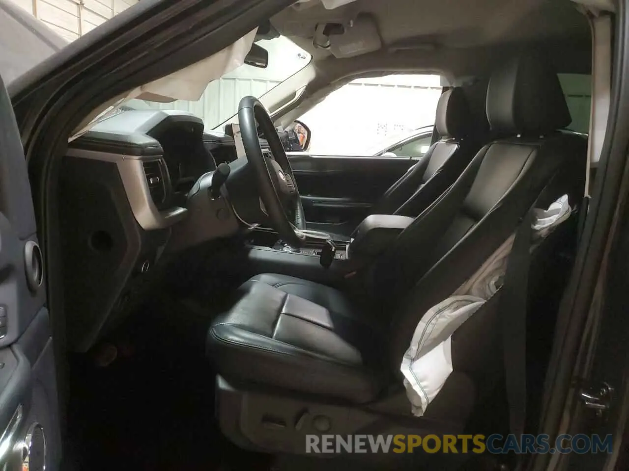 7 Photograph of a damaged car 1FMJU1H8XREA23922 FORD EXPEDITION 2024