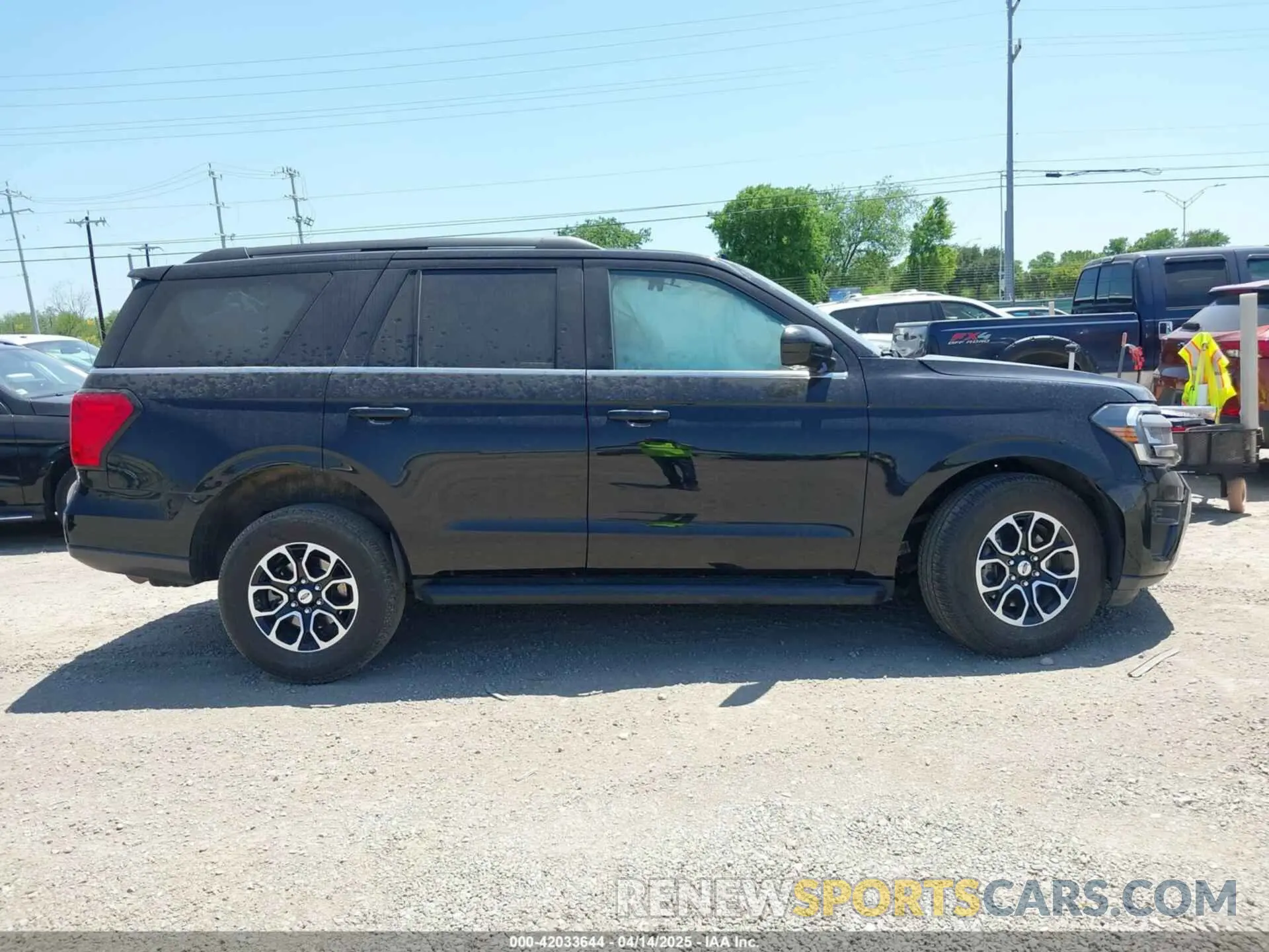 14 Photograph of a damaged car 1FMJU1H8XREA41871 FORD EXPEDITION 2024