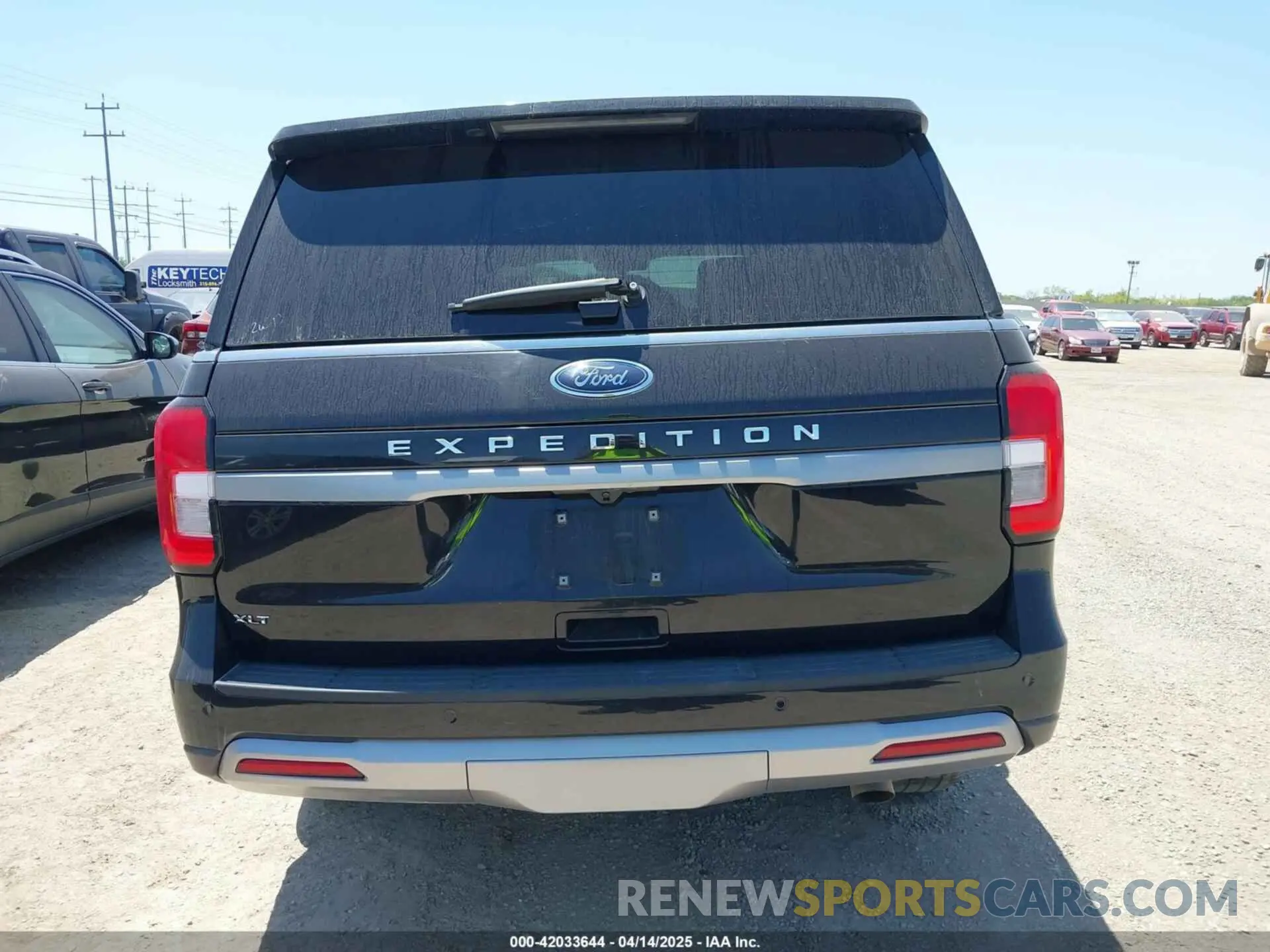 17 Photograph of a damaged car 1FMJU1H8XREA41871 FORD EXPEDITION 2024