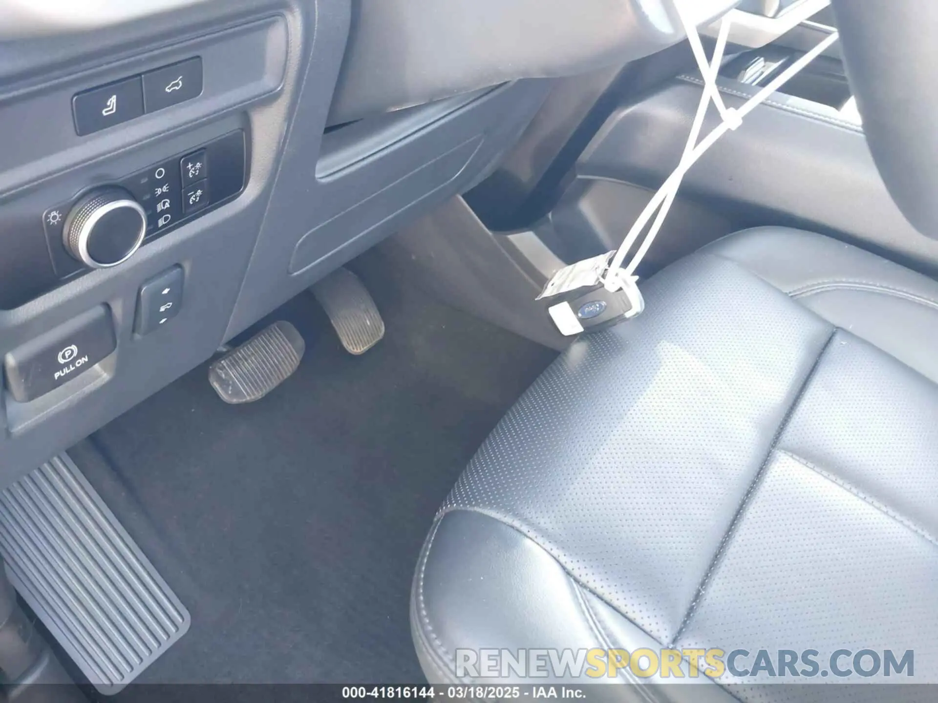 11 Photograph of a damaged car 1FMJU1J80REA39864 FORD EXPEDITION 2024