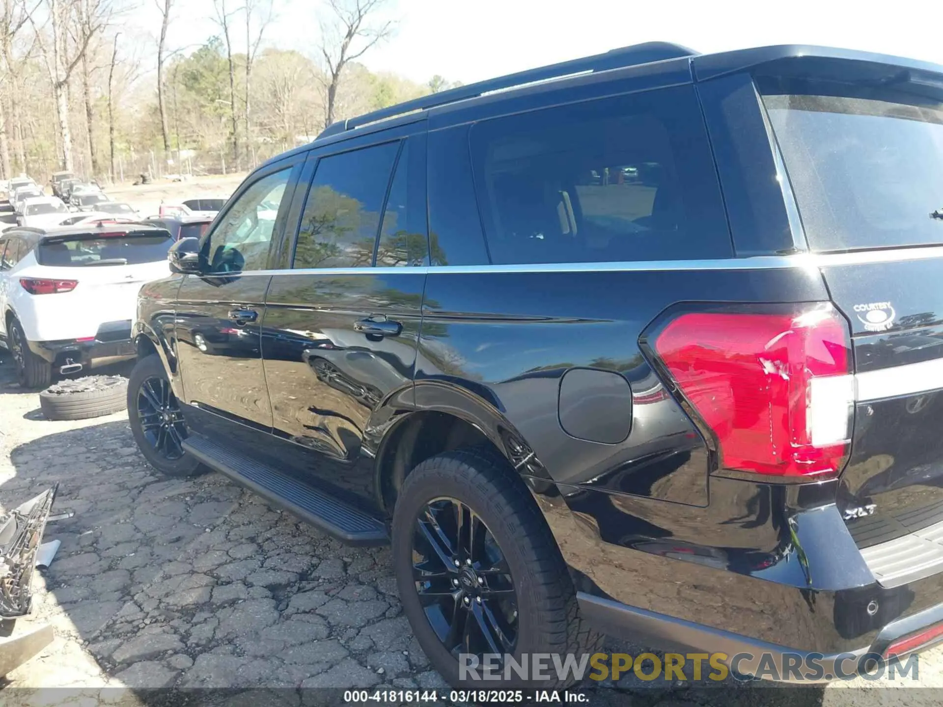 14 Photograph of a damaged car 1FMJU1J80REA39864 FORD EXPEDITION 2024